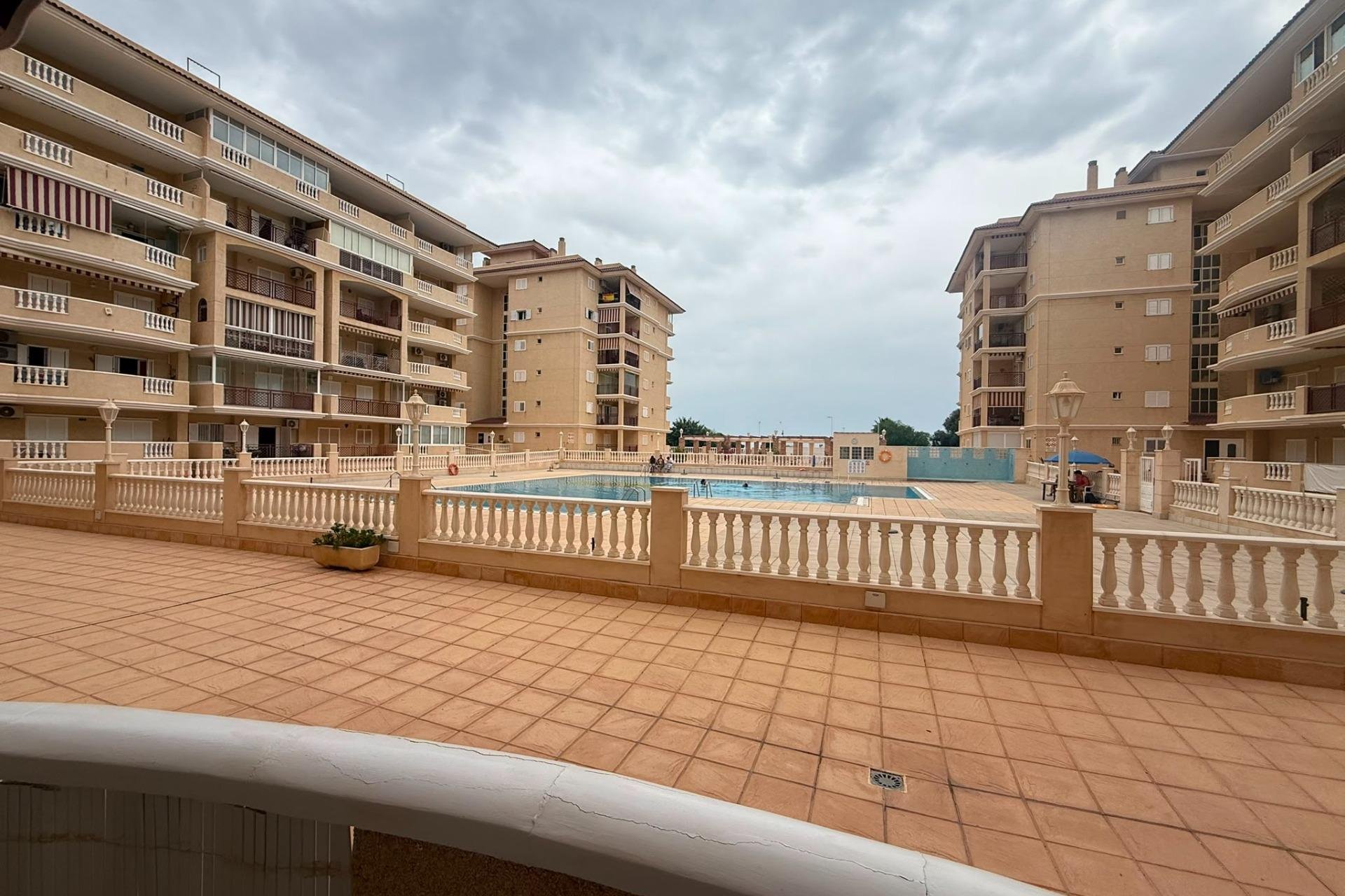 Resale - Apartment / Flat * - Torrevieja * - La Mata *