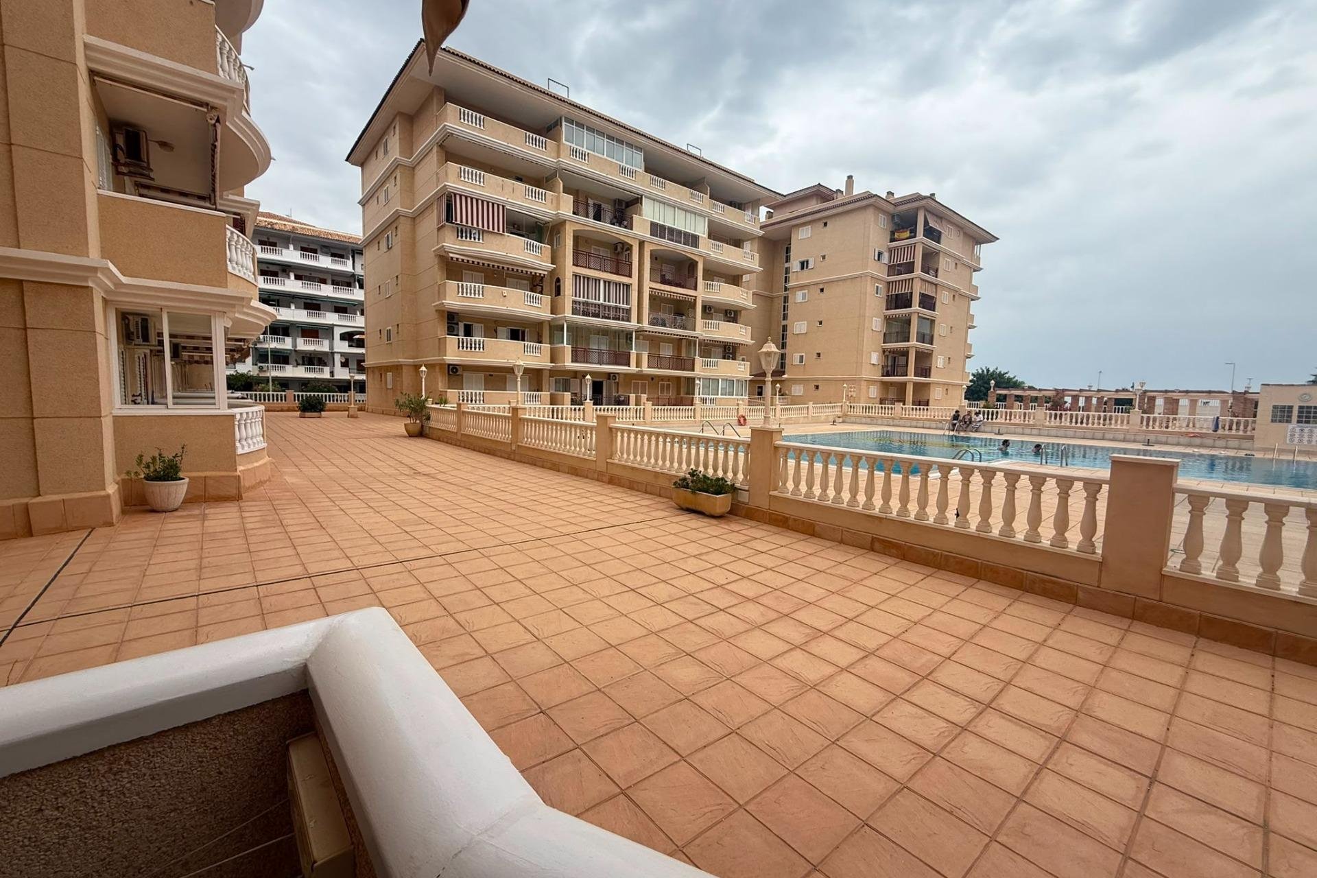 Resale - Apartment / Flat * - Torrevieja * - La Mata *