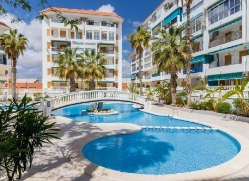 Resale - Apartment / Flat * - Torrevieja * - La Mata *