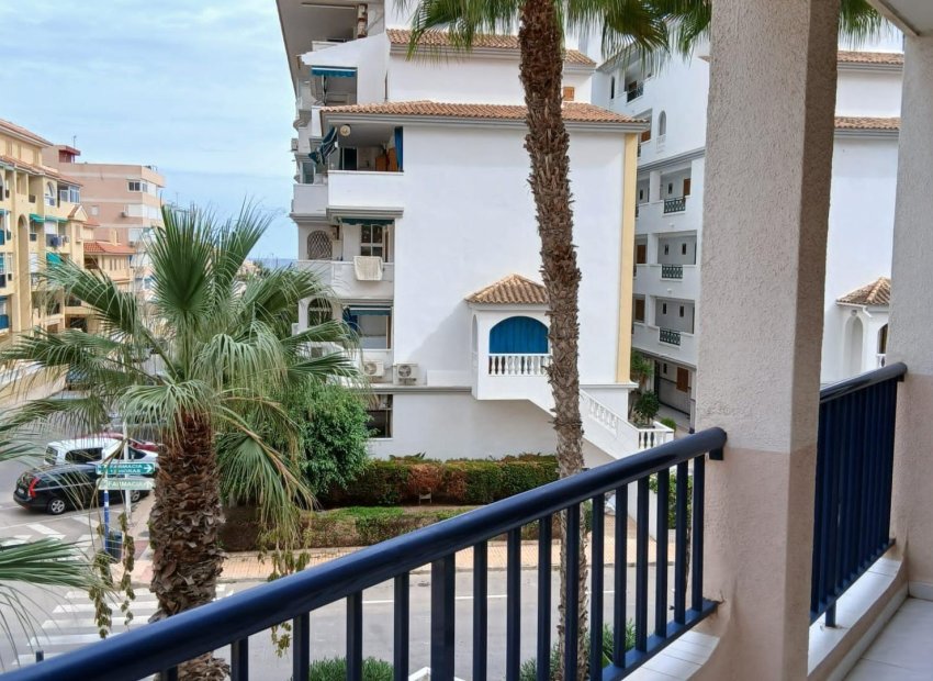 Resale - Apartment / Flat * - Torrevieja * - La Mata *