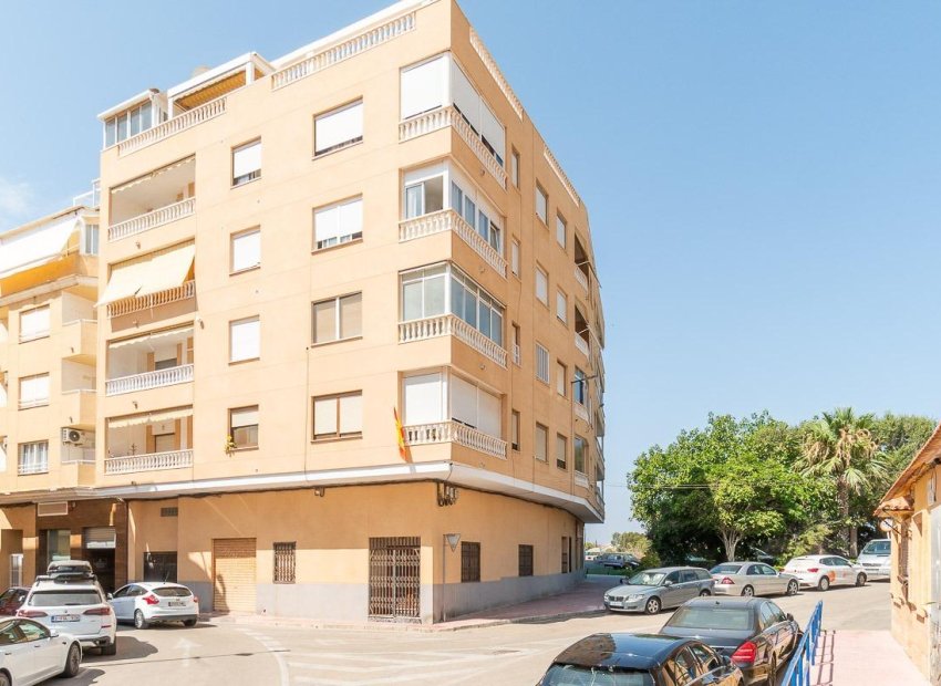Resale - Apartment / Flat * - Torrevieja * - La Mata *