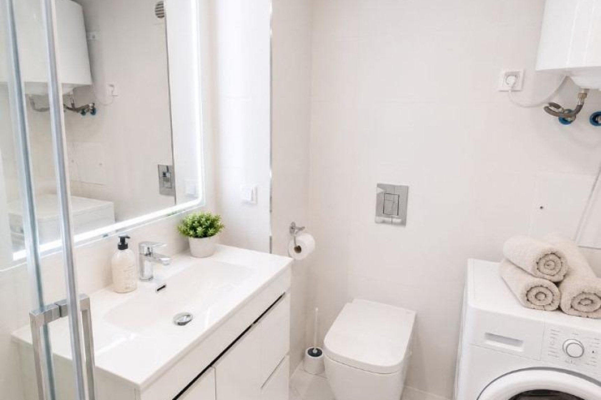 Resale - Apartment / Flat * - Torrevieja * - La Mata *