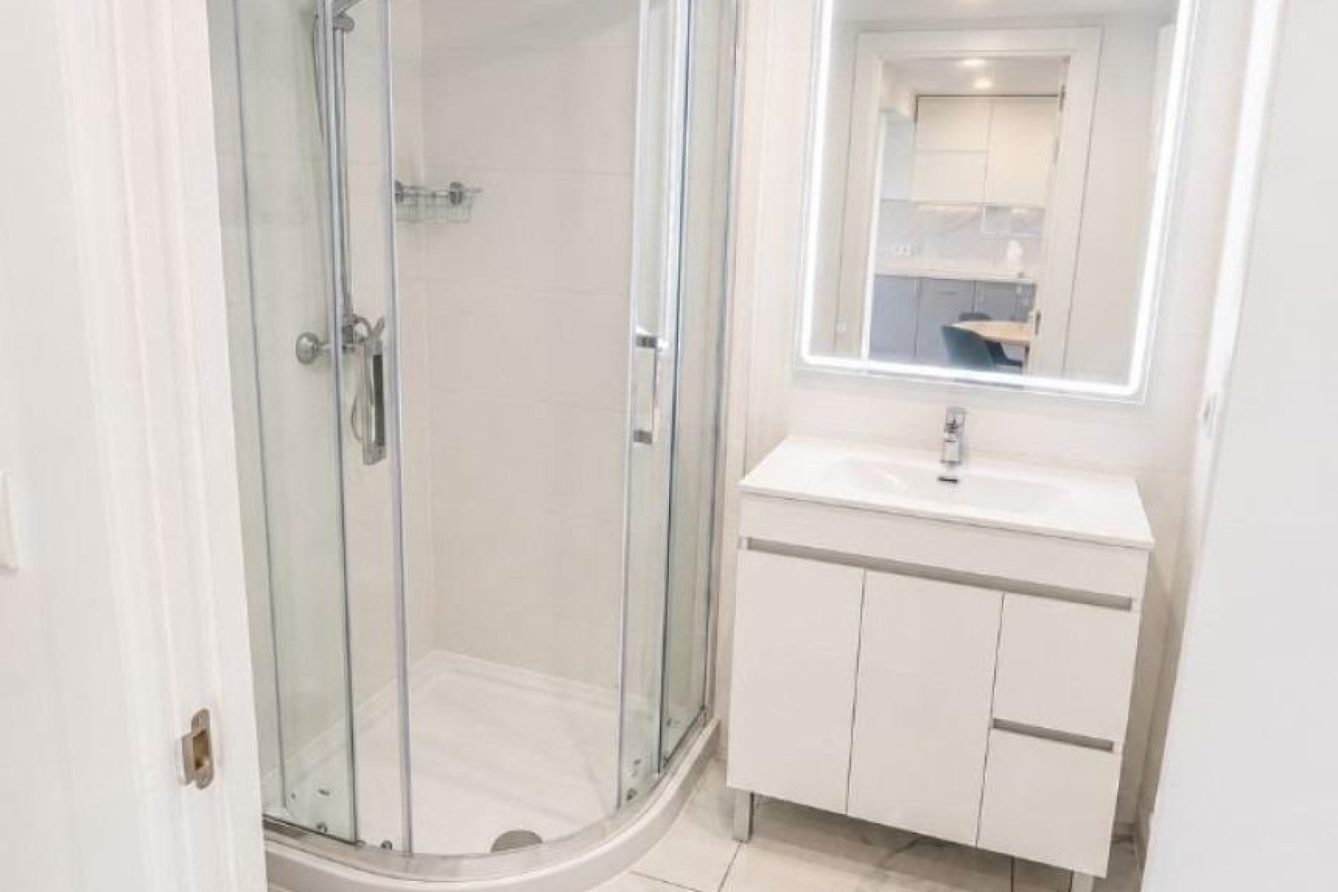 Resale - Apartment / Flat * - Torrevieja * - La Mata *