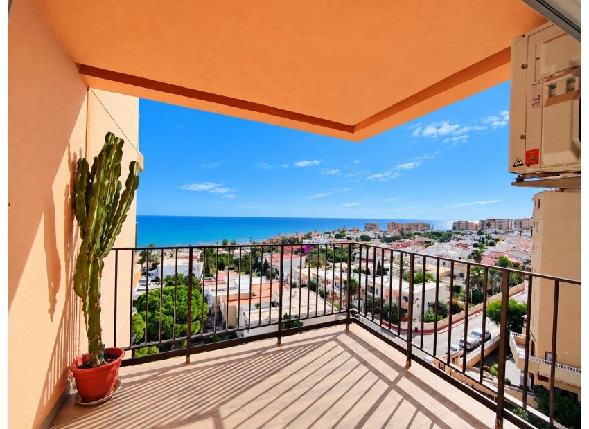 Resale - Apartment / Flat * - Torrevieja * - La Mata *