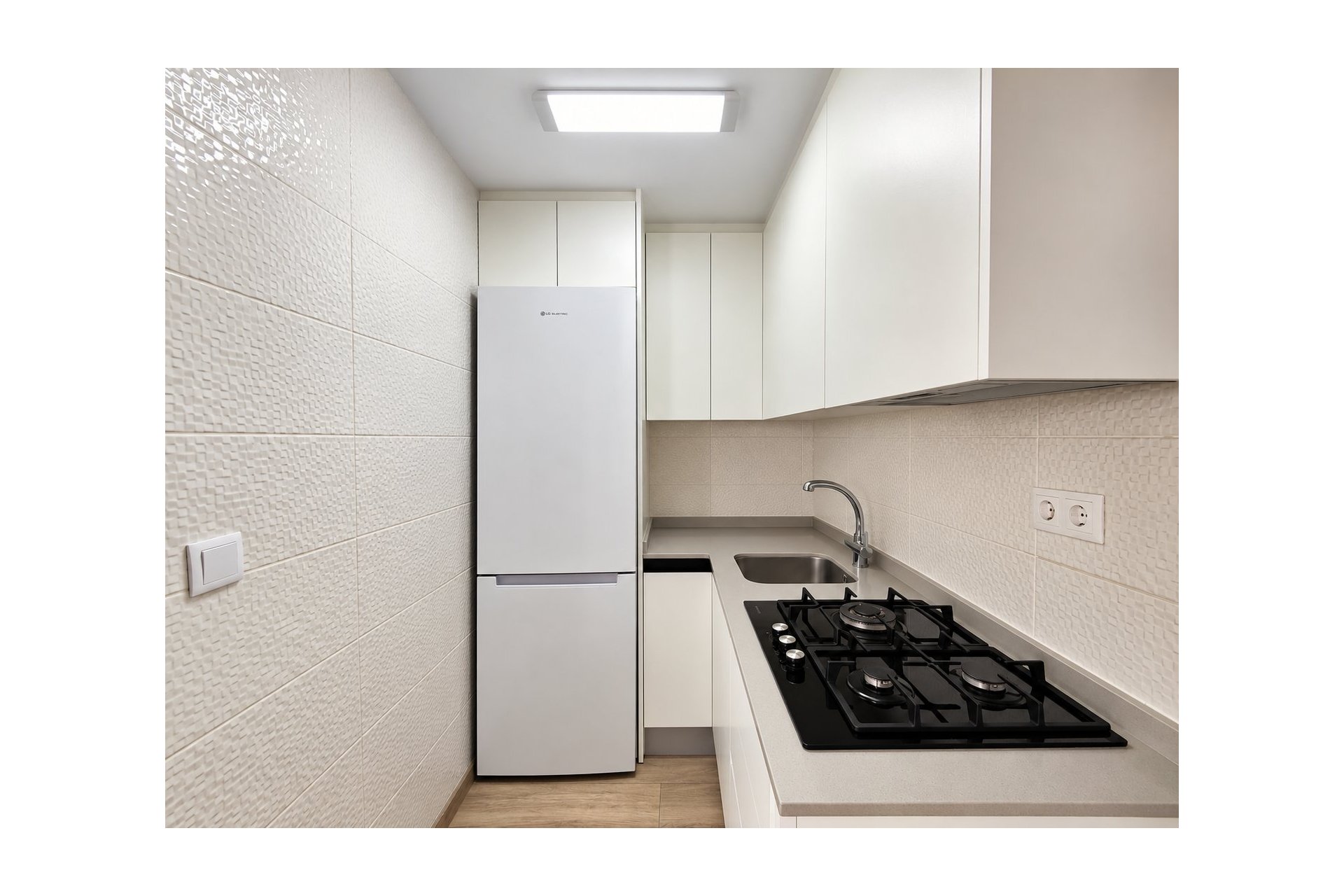Resale - Apartment / Flat * - Torrevieja * - La Mata *