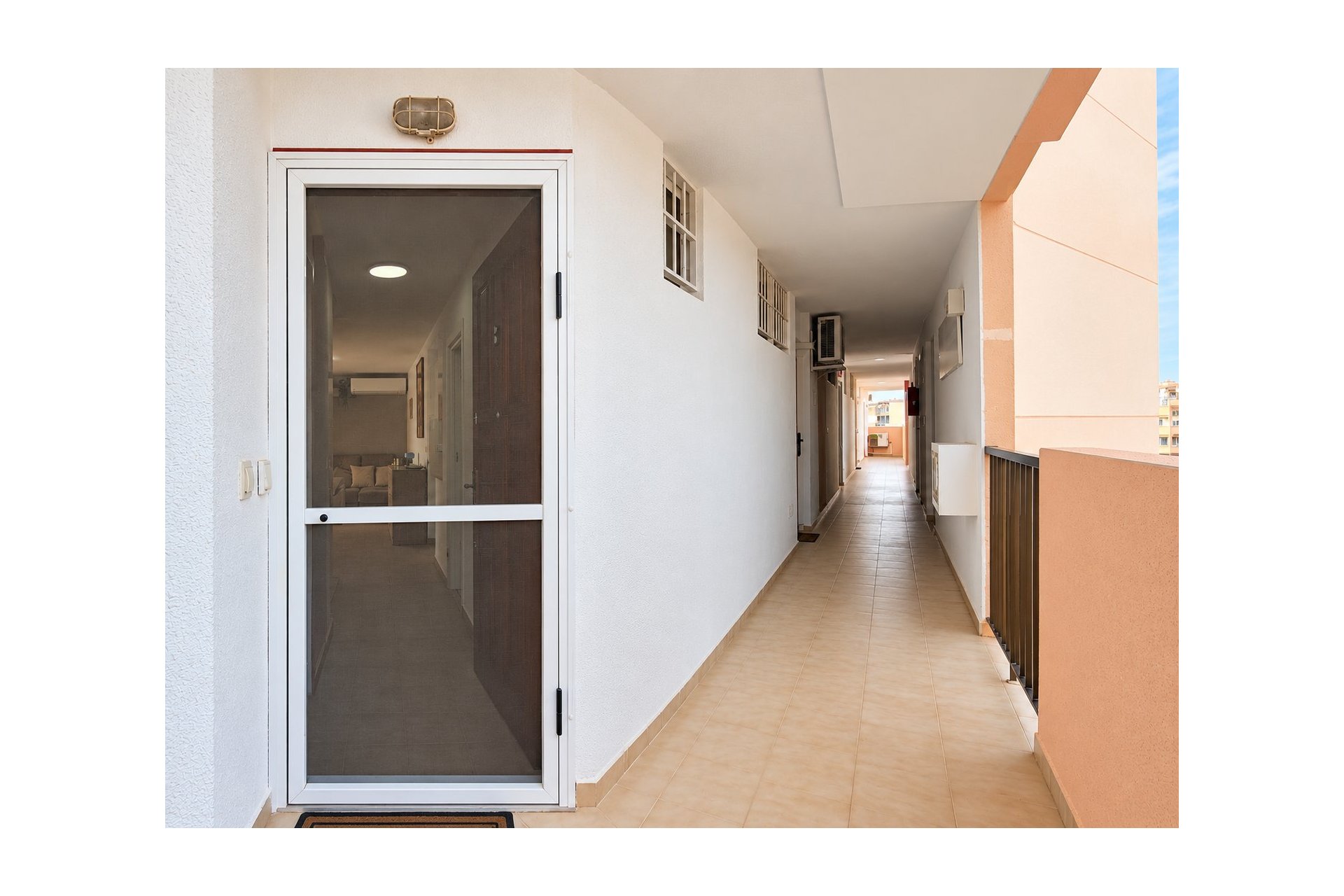 Resale - Apartment / Flat * - Torrevieja * - La Mata *