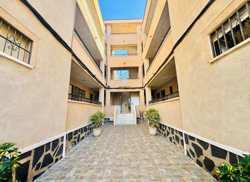 Resale - Apartment / flat - Torrevieja - La siesta