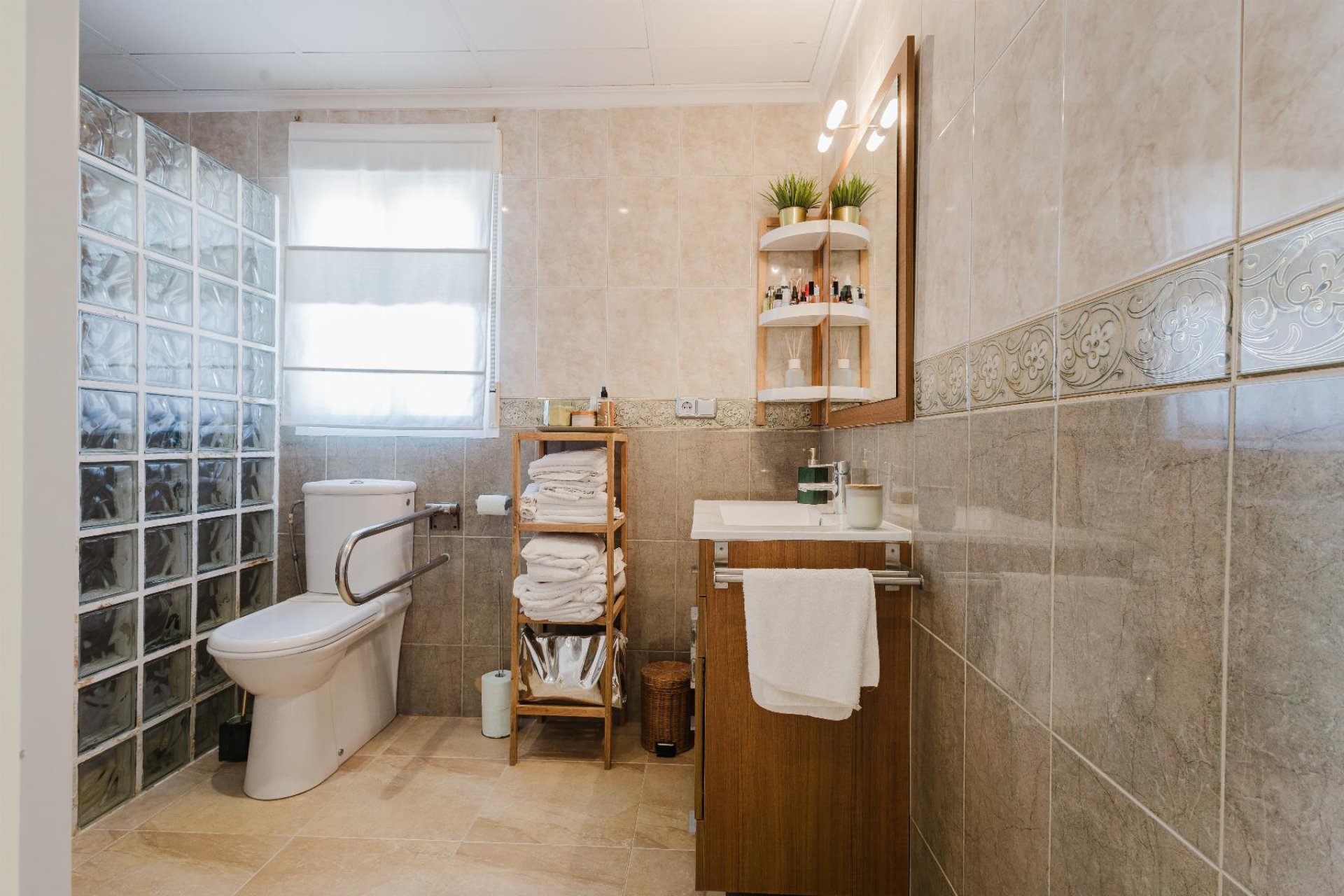 Resale - Apartment / Flat * - Torrevieja * - La Siesta *