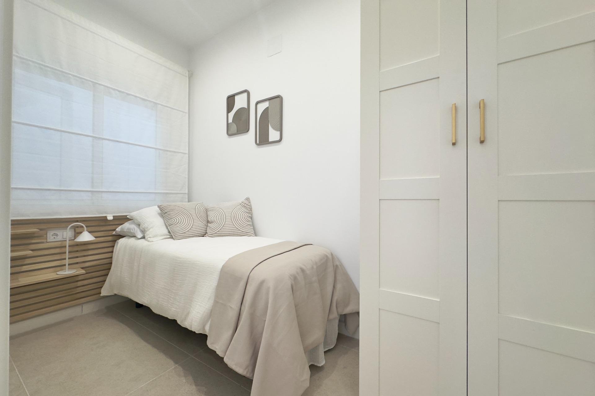 Resale - Apartment / Flat * - Torrevieja * - La Siesta *