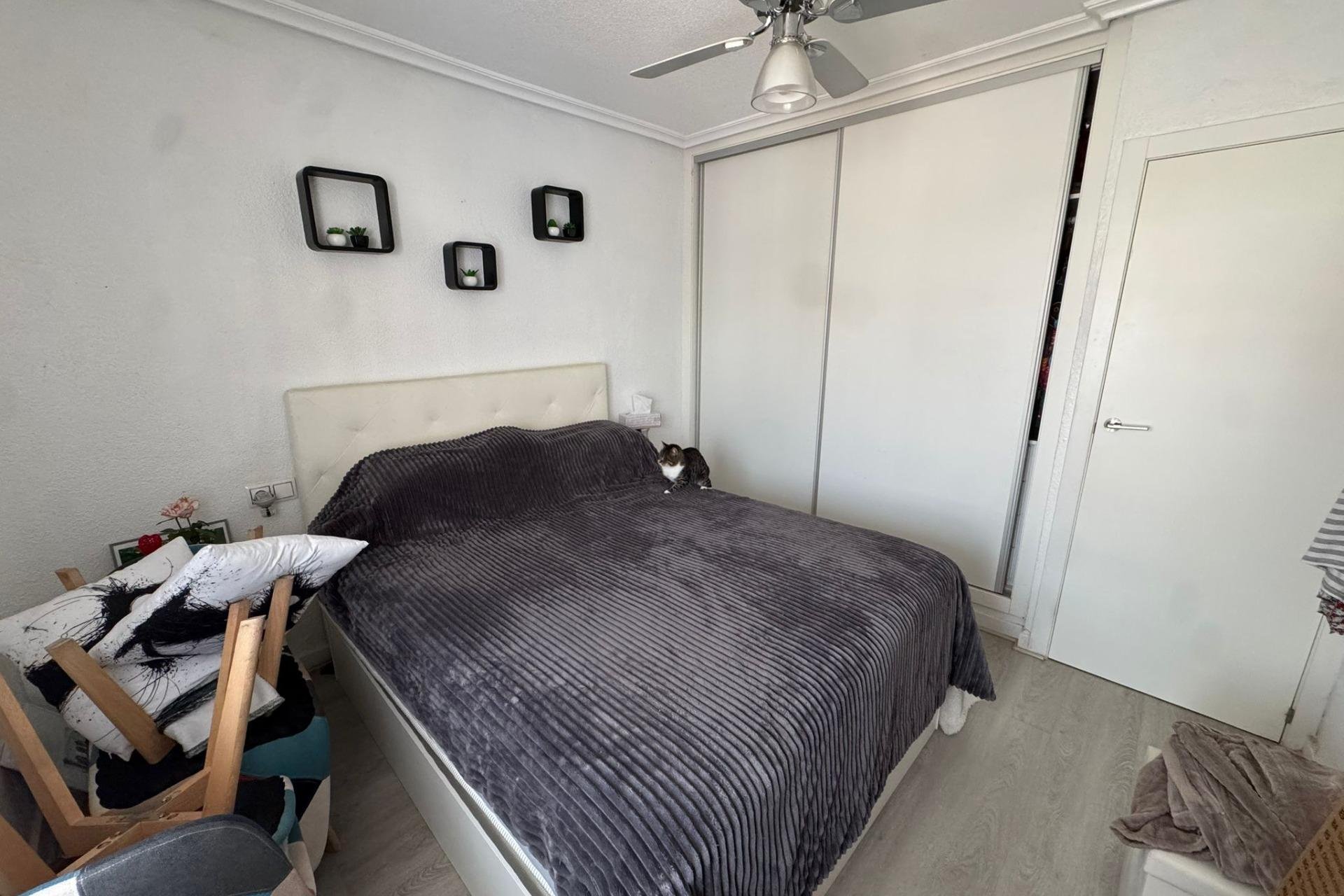 Resale - Apartment / Flat * - Torrevieja * - La Siesta *