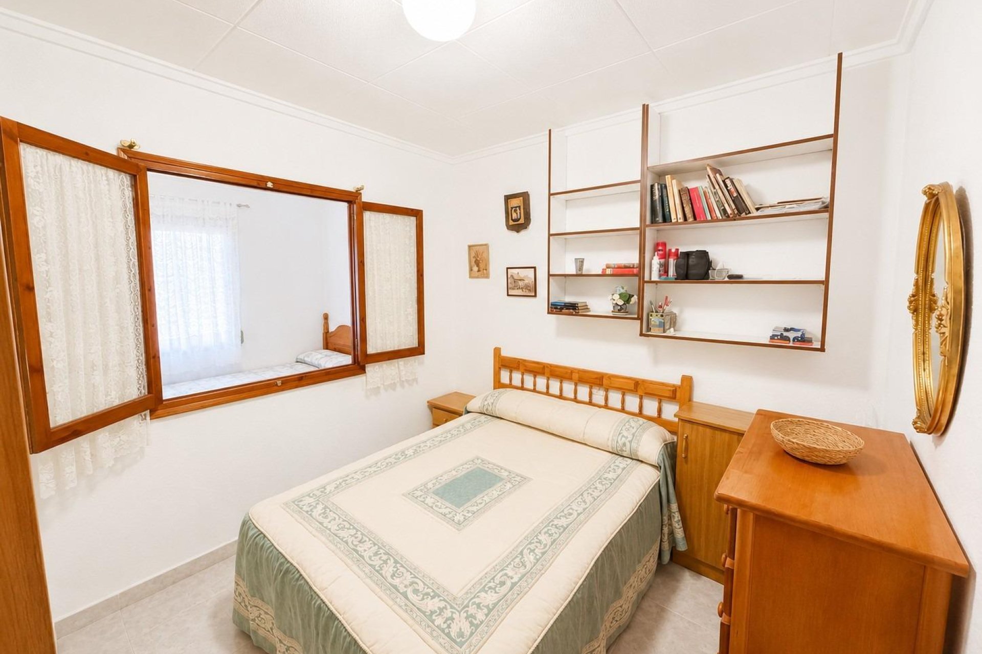Resale - Apartment / Flat * - Torrevieja * - La Siesta *