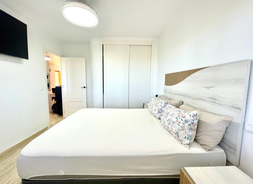 Resale - Apartment / Flat * - Torrevieja * - La Siesta *