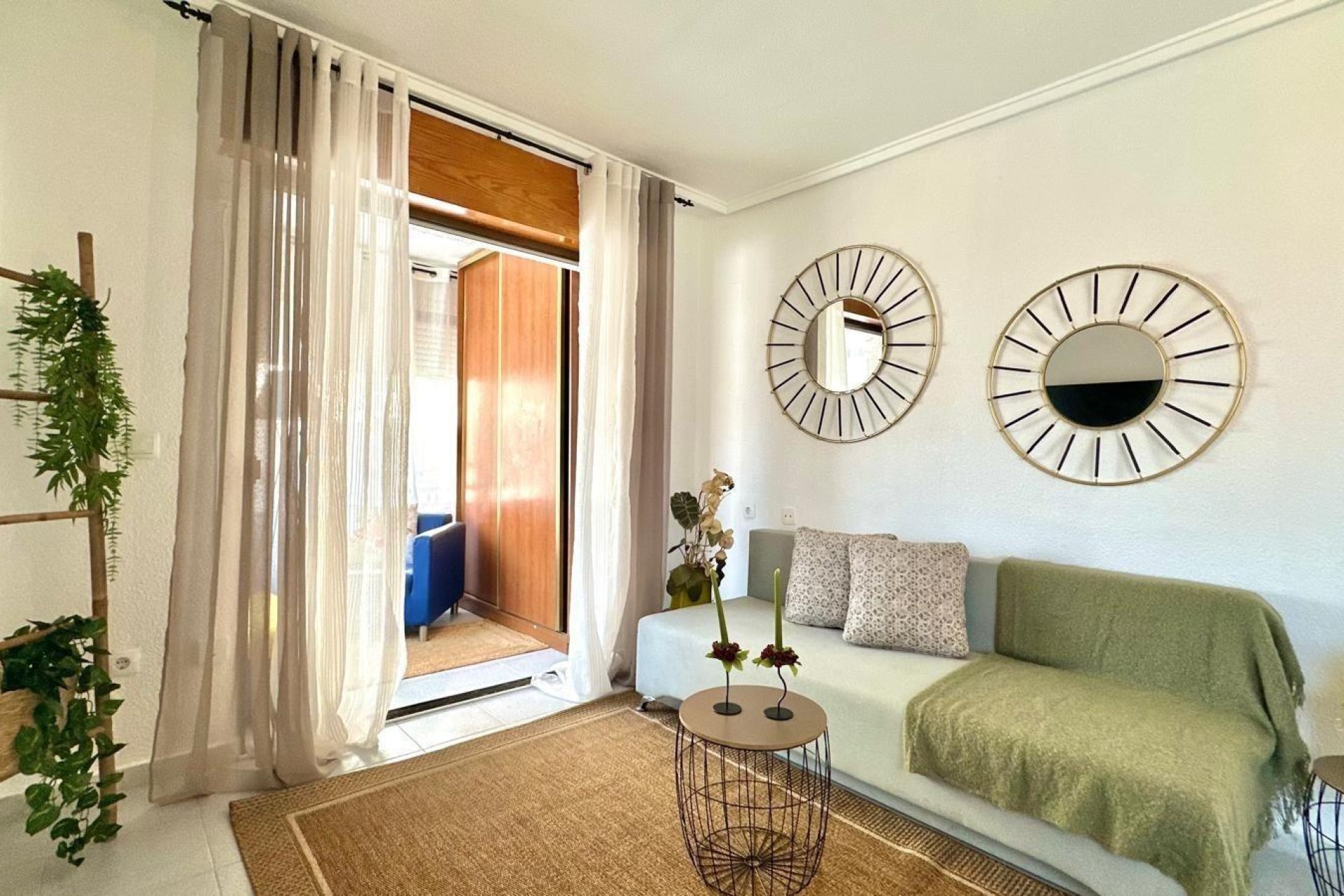 Resale - Apartment / Flat * - Torrevieja * - La Siesta *