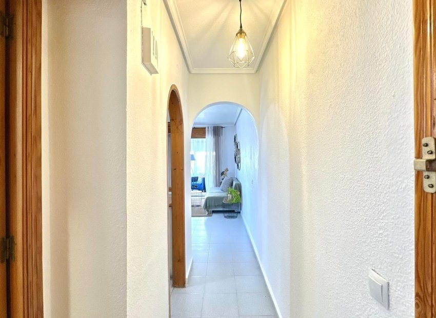 Resale - Apartment / Flat * - Torrevieja * - La Siesta *