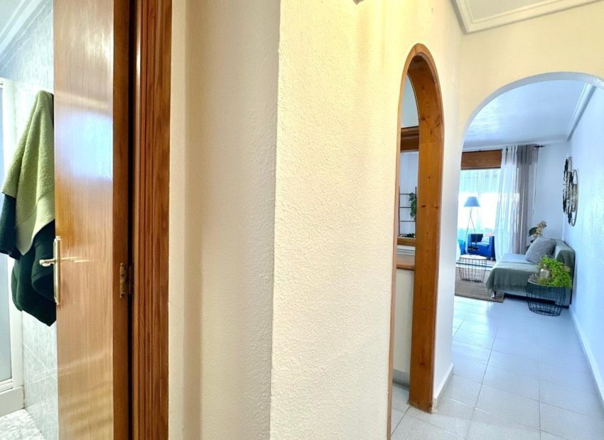 Resale - Apartment / Flat * - Torrevieja * - La Siesta *