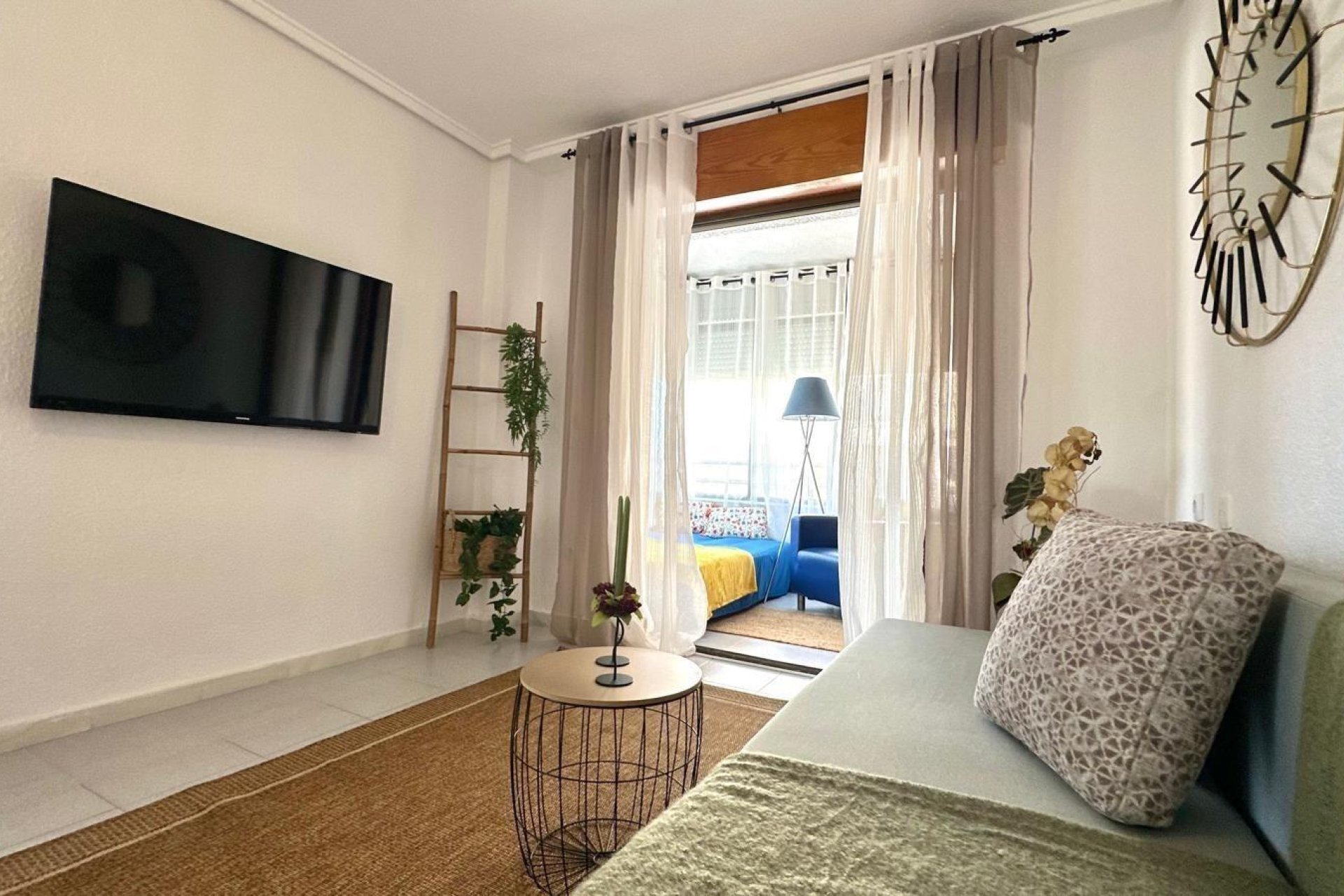 Resale - Apartment / Flat * - Torrevieja * - La Siesta *