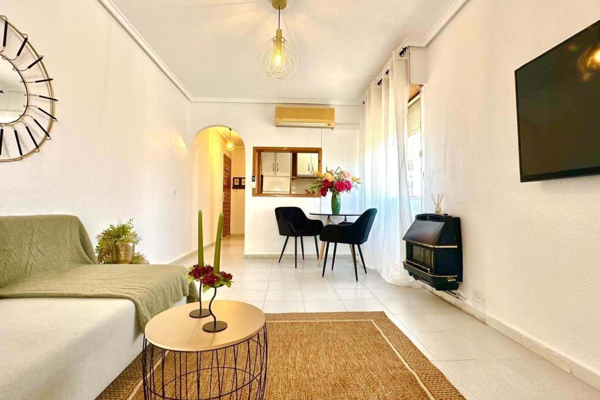 Resale - Apartment / Flat * - Torrevieja * - La Siesta *