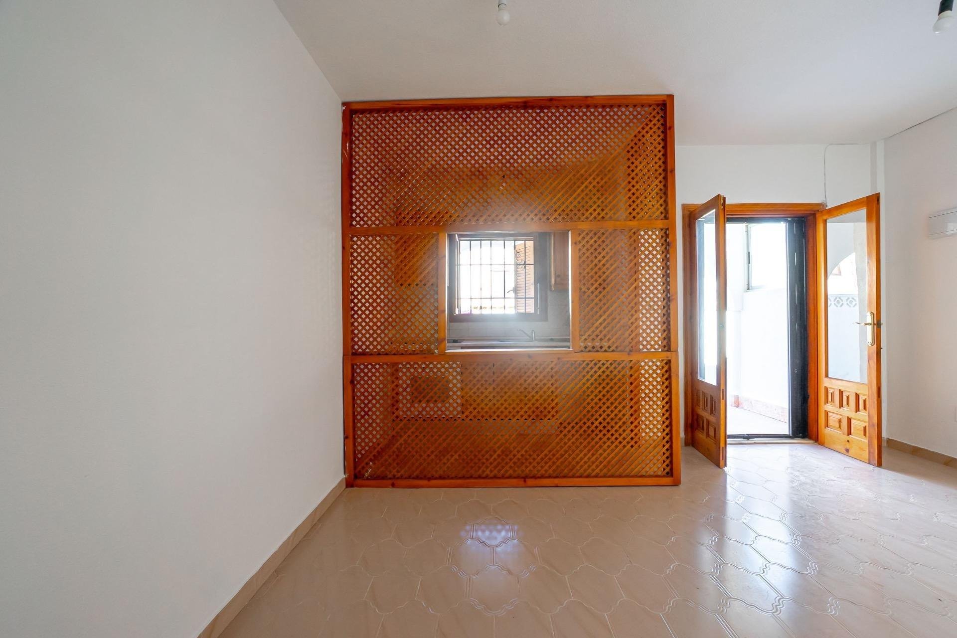 Resale - Apartment / Flat * - Torrevieja * - La Siesta *