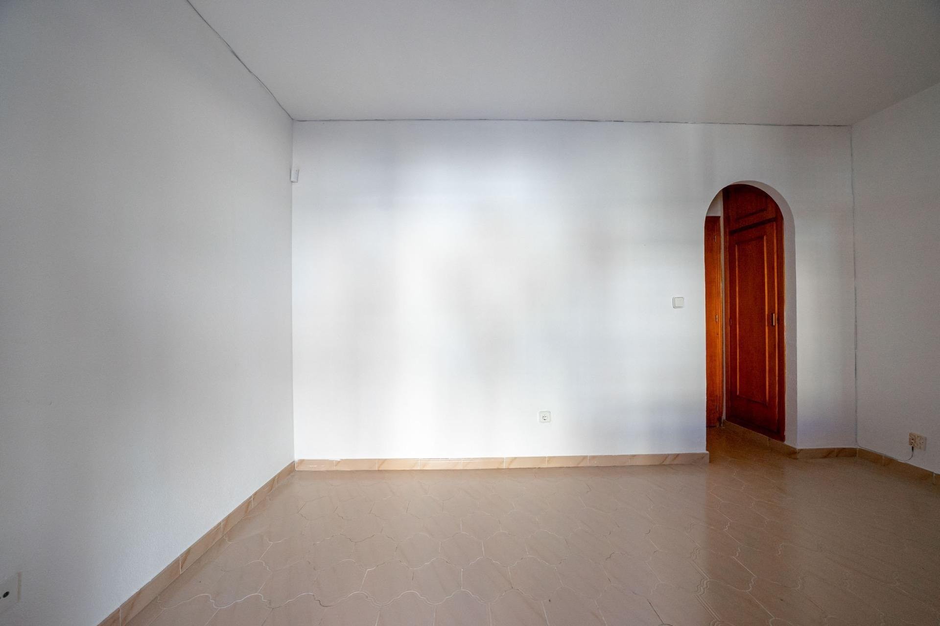 Resale - Apartment / Flat * - Torrevieja * - La Siesta *