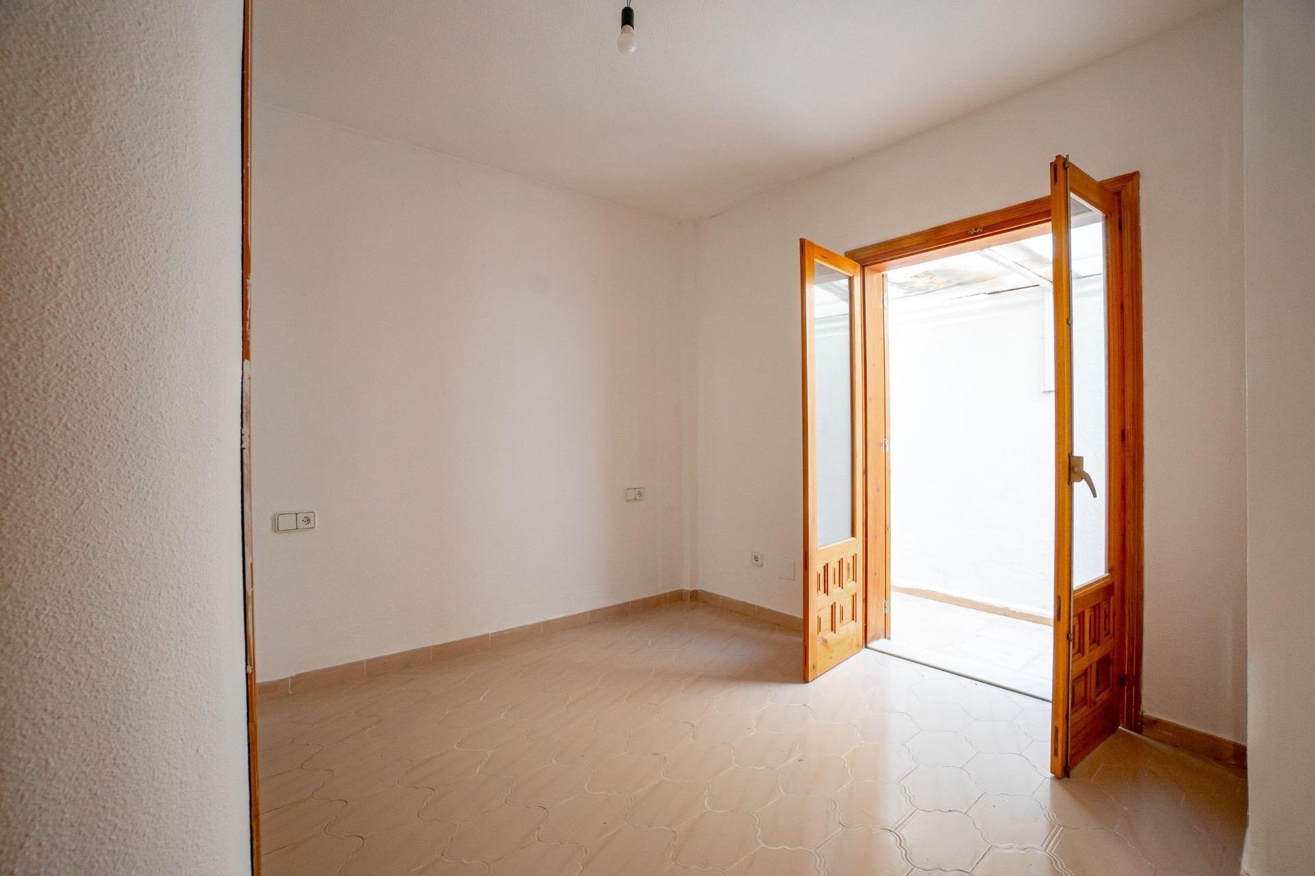 Resale - Apartment / Flat * - Torrevieja * - La Siesta *