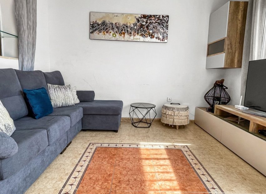 Resale - Apartment / Flat * - Torrevieja * - La Siesta *