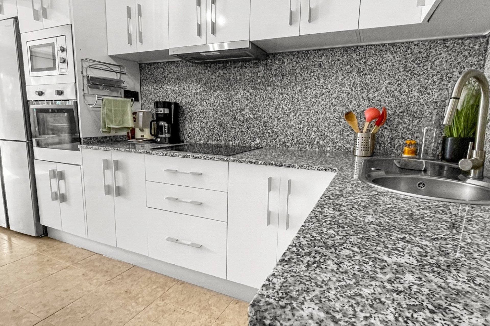 Resale - Apartment / Flat * - Torrevieja * - La Siesta *