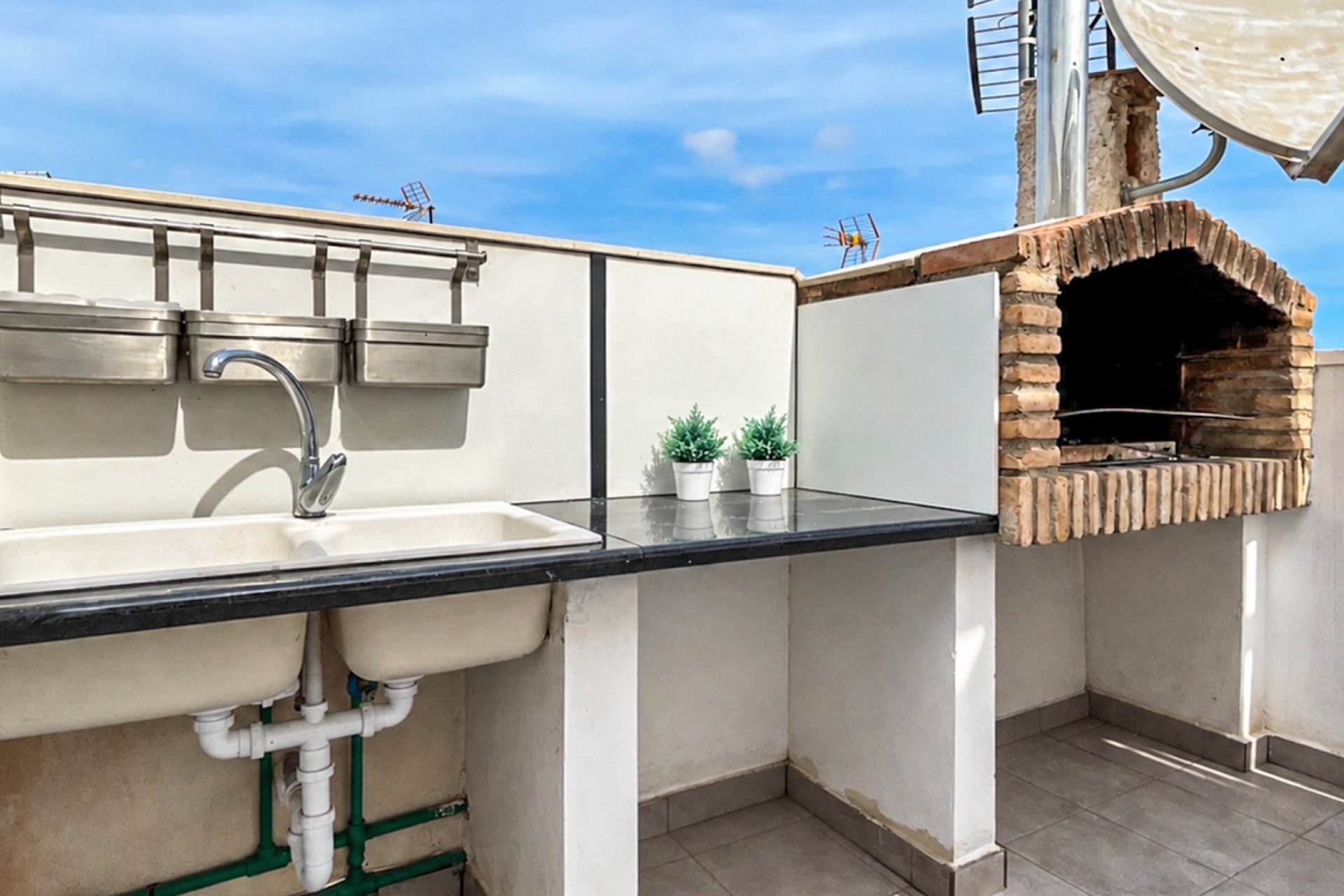 Resale - Apartment / Flat * - Torrevieja * - La Siesta *