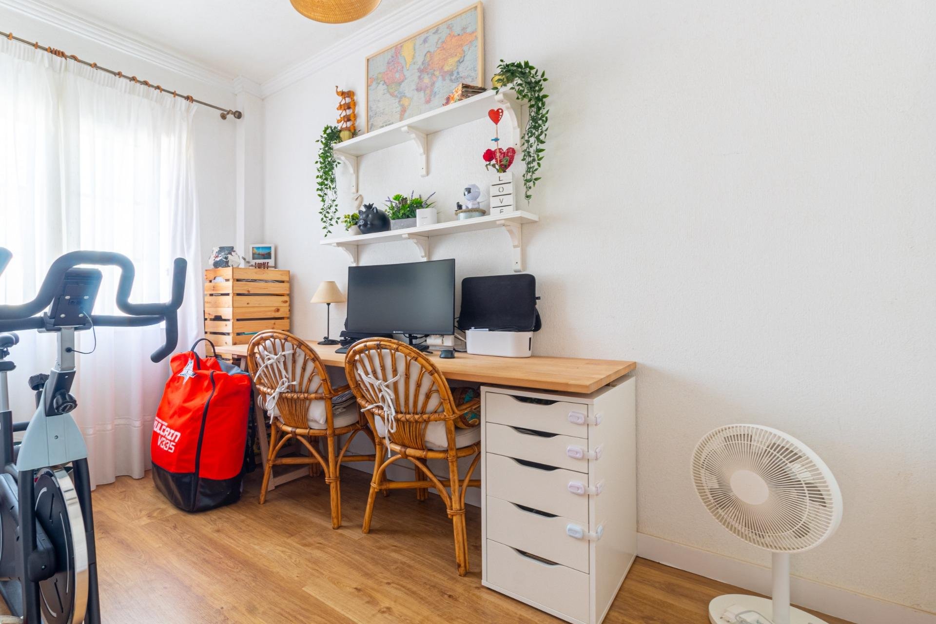 Resale - Apartment / Flat * - Torrevieja - La veleta