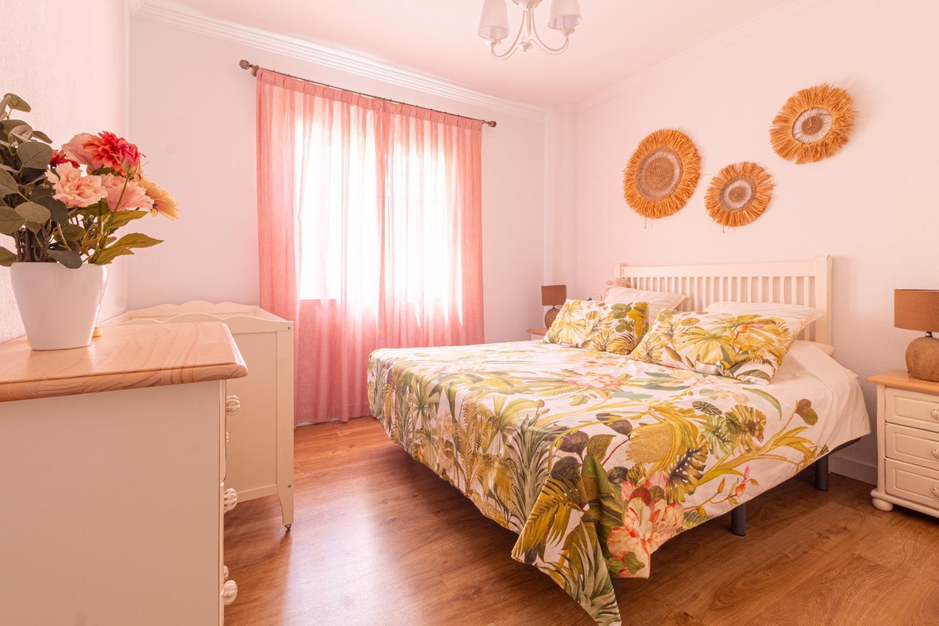 Resale - Apartment / Flat * - Torrevieja - La veleta