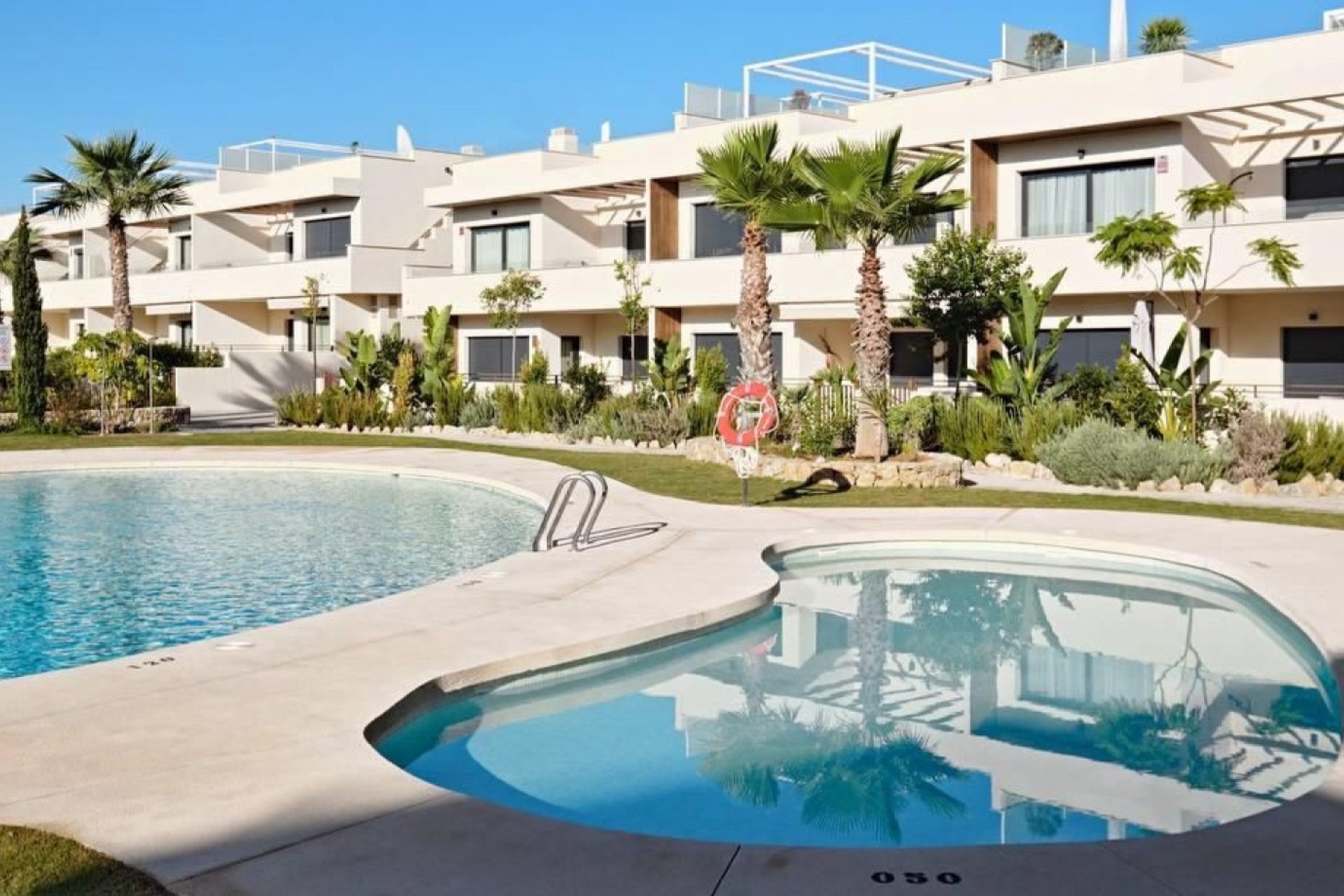 Resale - Apartment / Flat * - Torrevieja * - La Veleta
