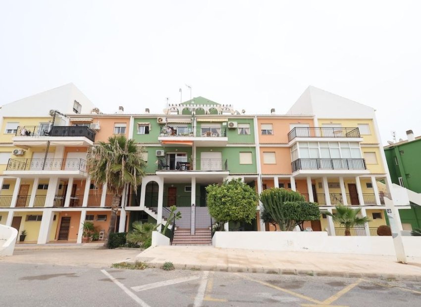 Resale - Apartment / Flat * - Torrevieja * - La Veleta *