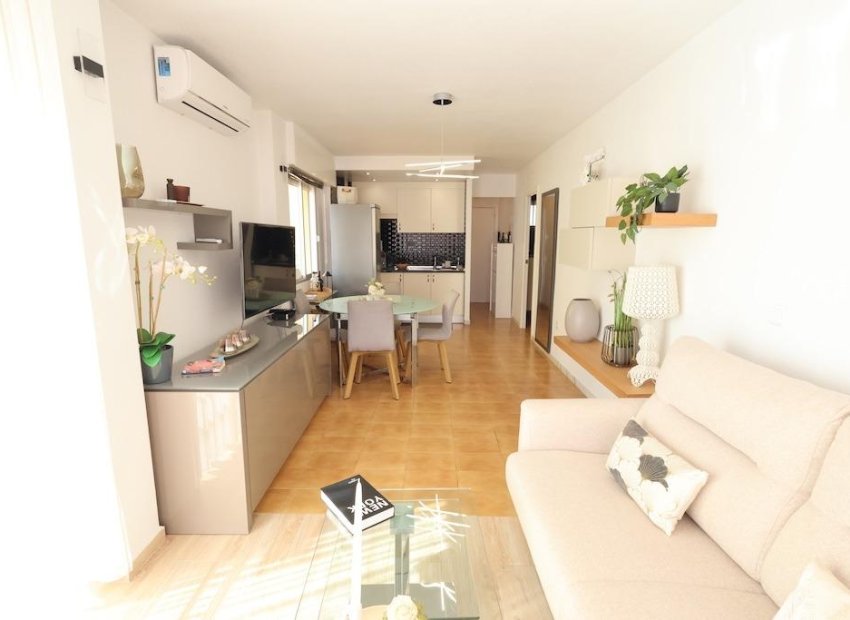 Resale - Apartment / Flat * - Torrevieja * - La Veleta *