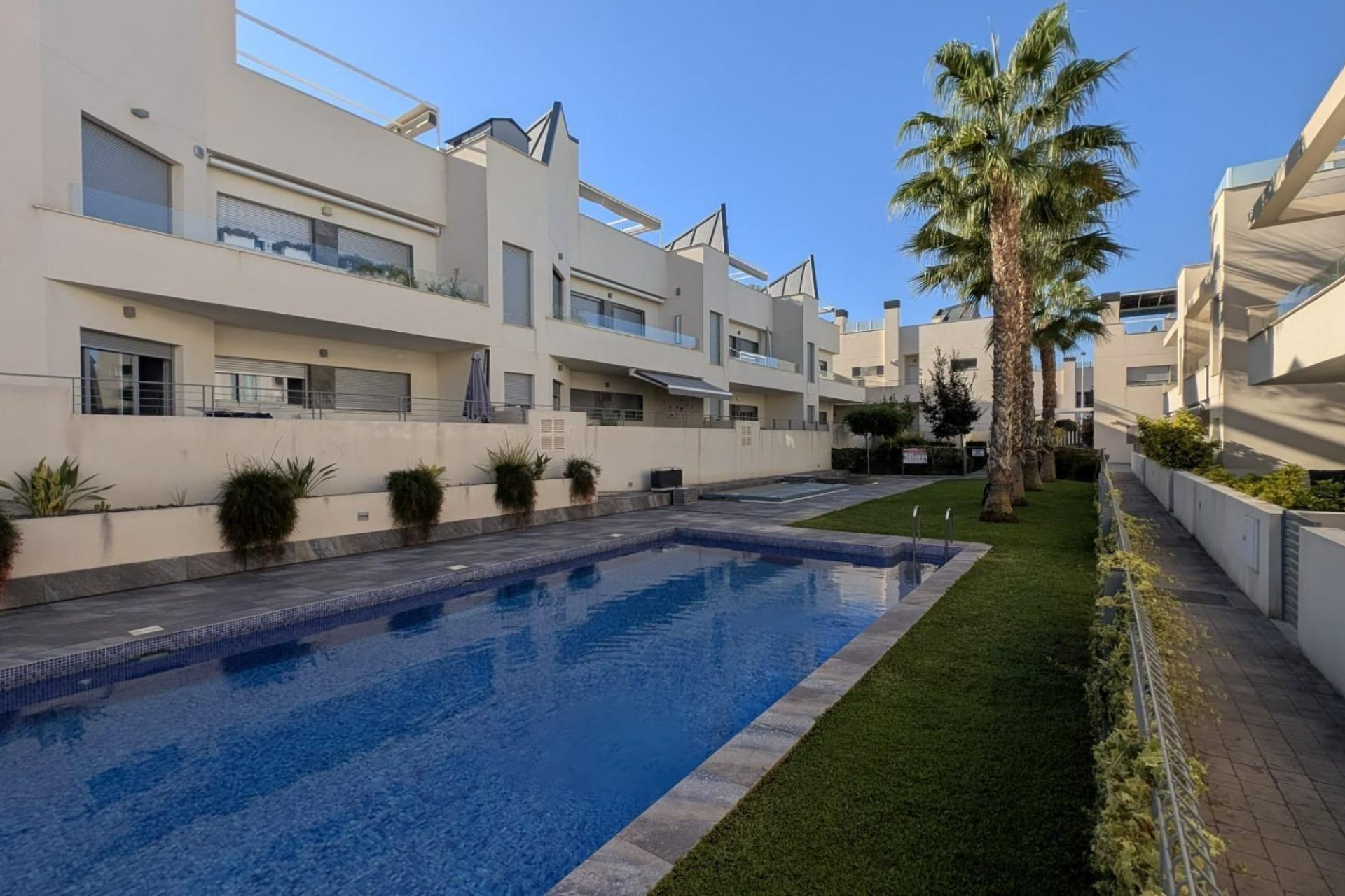Resale - Apartment / Flat * - Torrevieja * - La Veleta *
