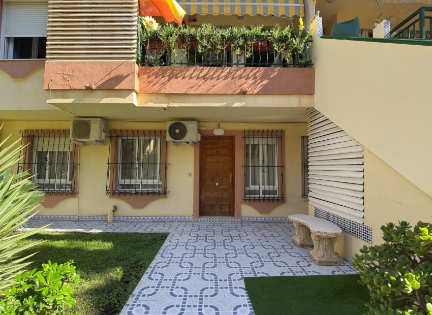 Resale - Apartment / Flat * - Torrevieja * - La Veleta *