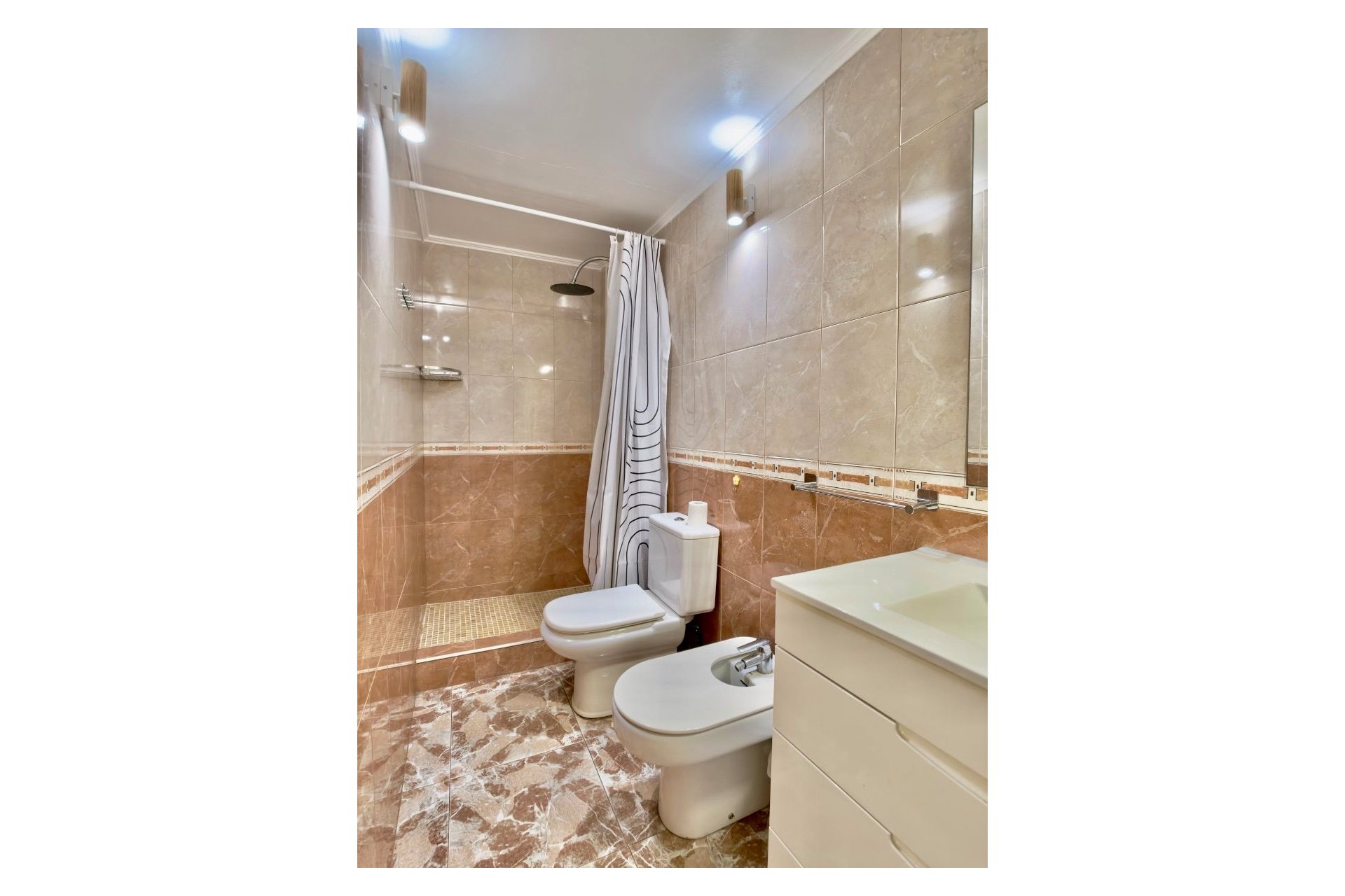 Resale - Apartment / Flat * - Torrevieja * - La Veleta *