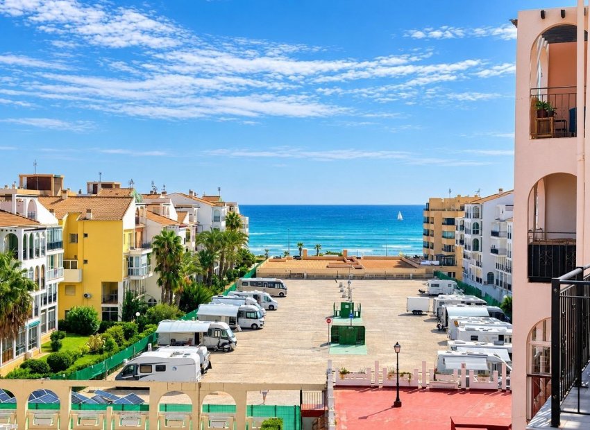 Resale - Apartment / Flat * - Torrevieja * - La Veleta *