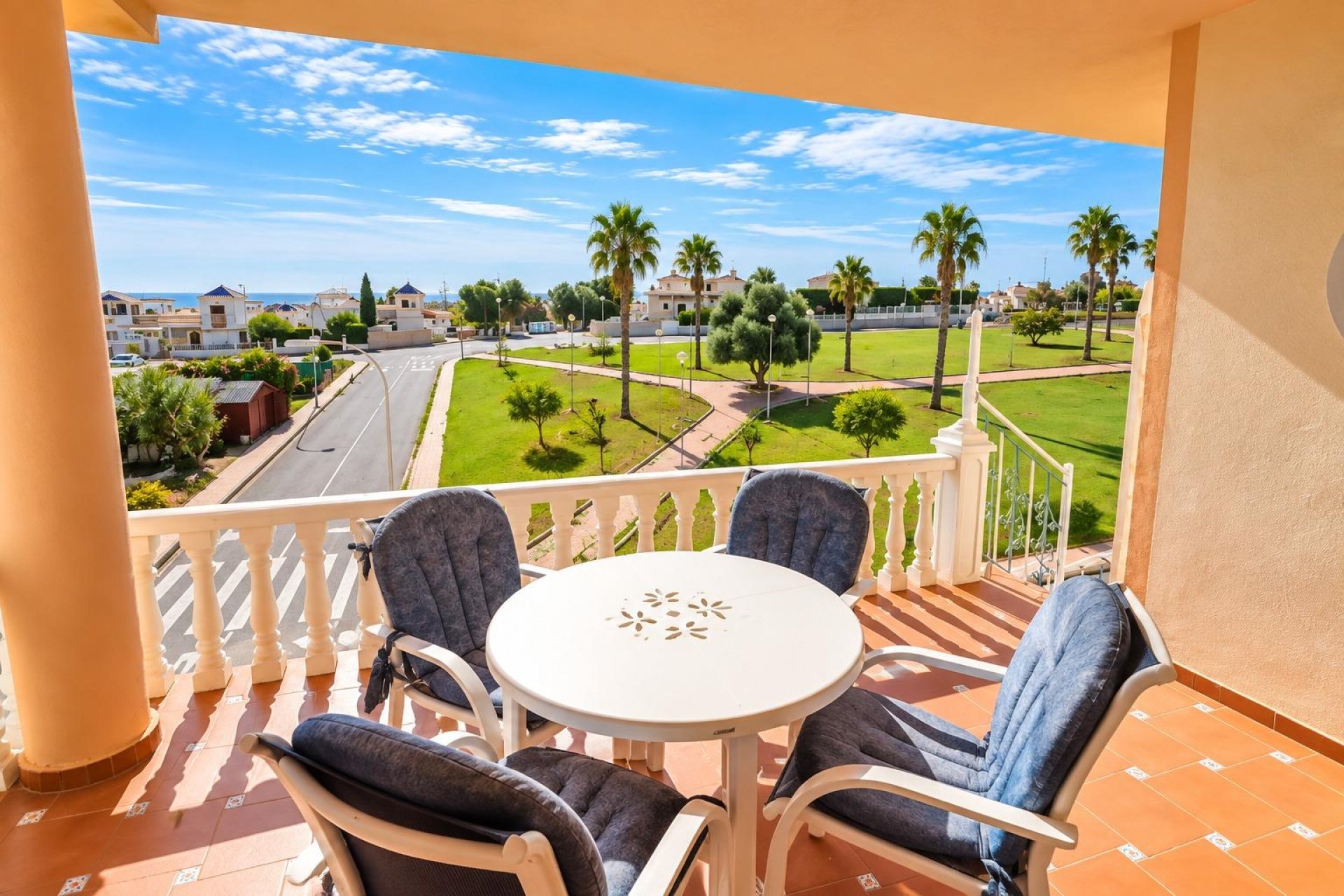 Resale - Apartment / Flat * - Torrevieja * - Los Altos *