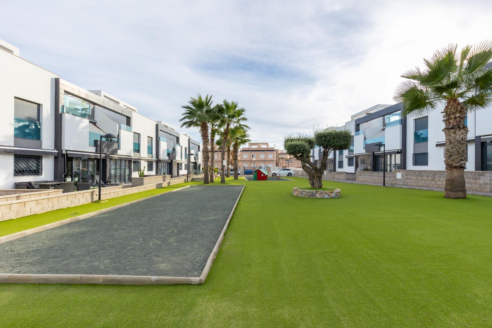 Resale - Apartment / Flat * - Torrevieja * - Los Balcones *