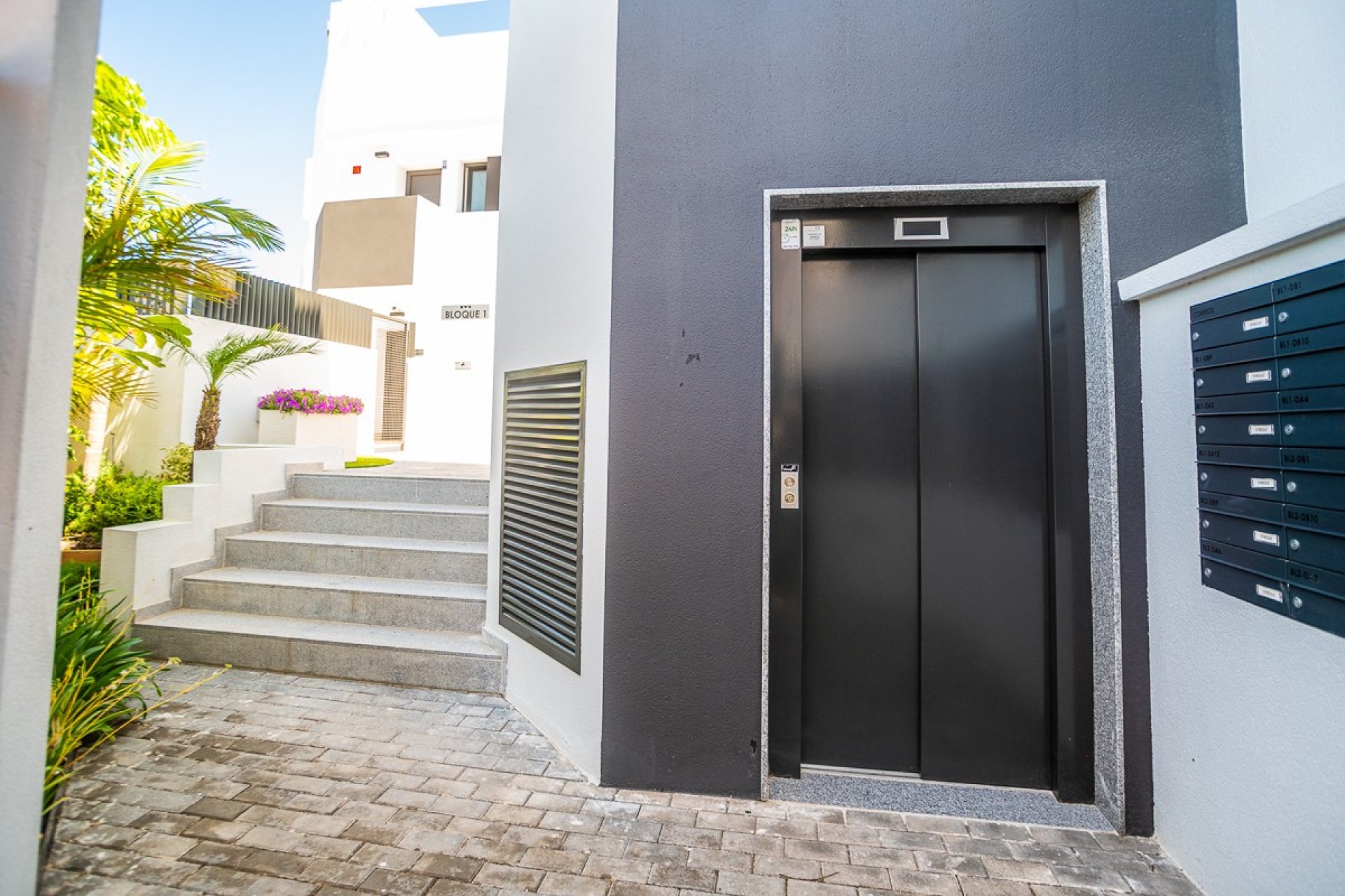 Resale - Apartment / Flat * - Torrevieja * - Los Balcones *