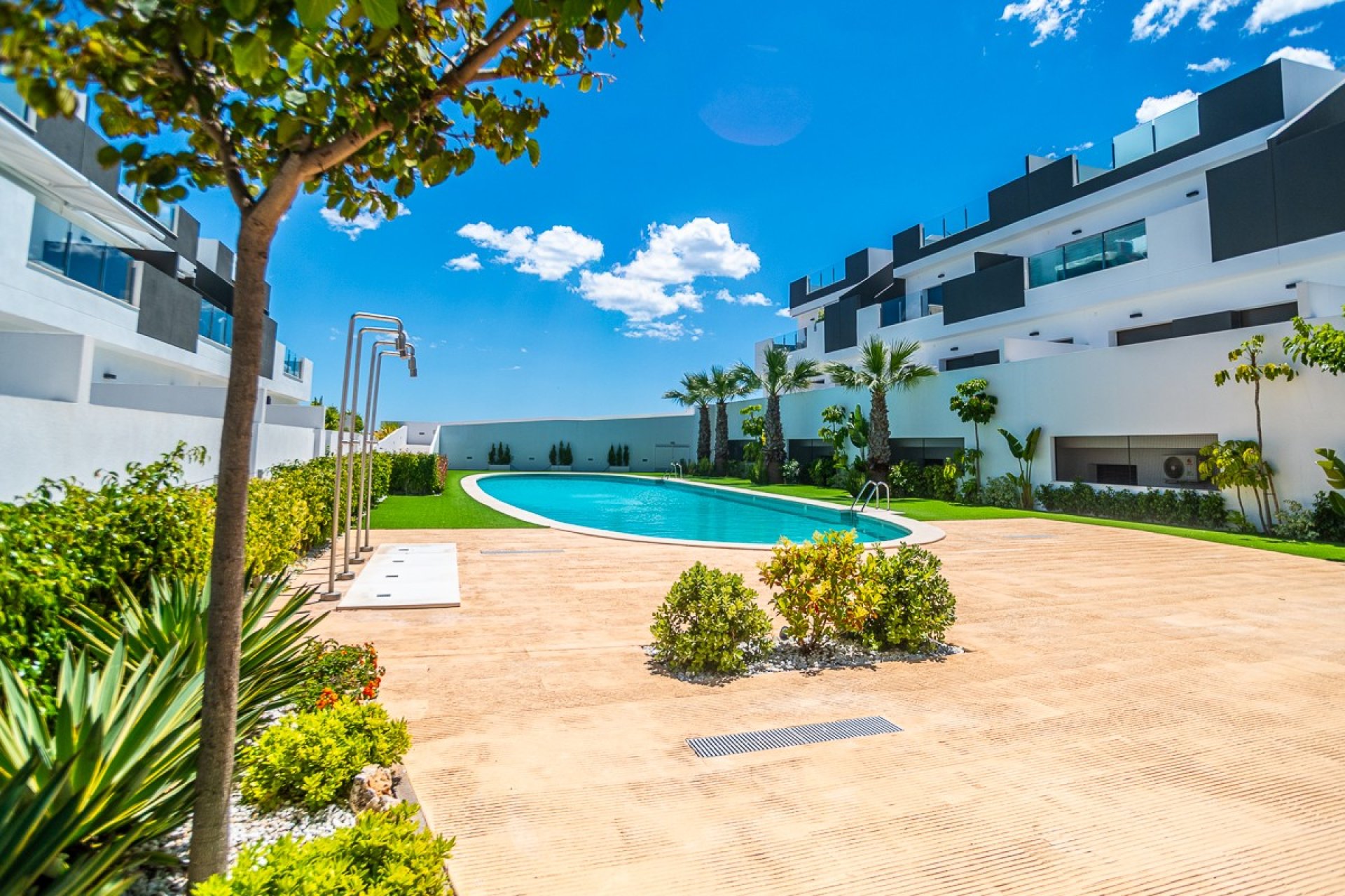 Resale - Apartment / Flat * - Torrevieja * - Los Balcones *
