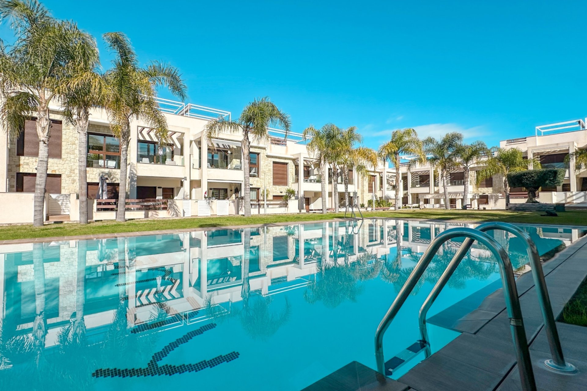 Resale - Apartment / Flat * - Torrevieja * - Los Balcones *