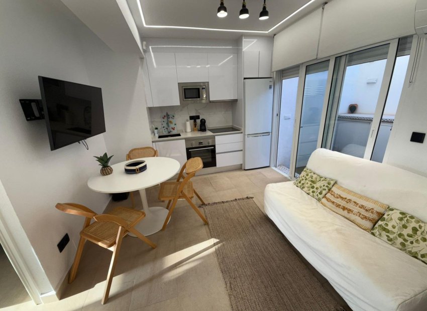 Resale - Apartment / Flat * - Torrevieja * - Miramar - Torre del Moro