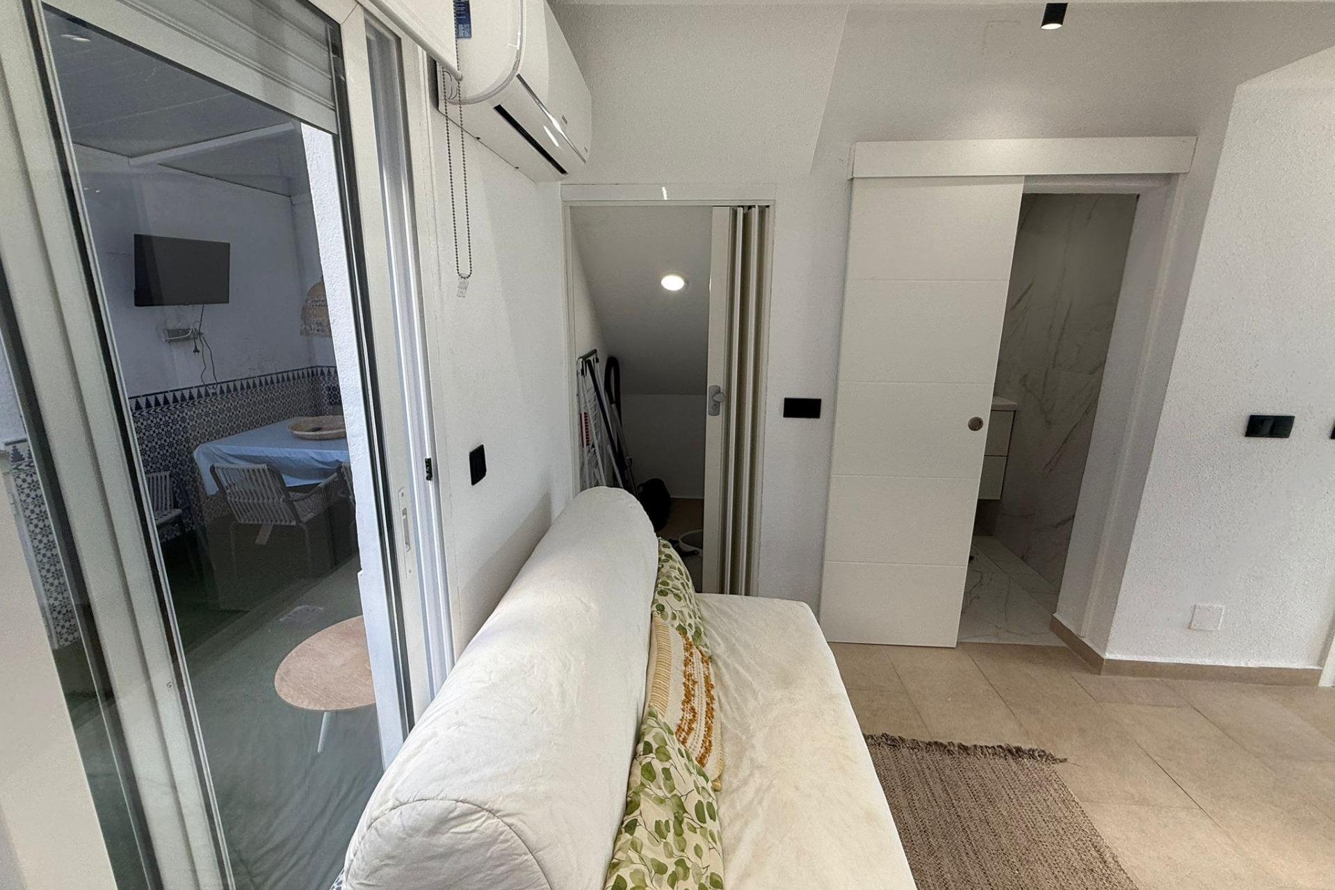 Resale - Apartment / Flat * - Torrevieja * - Miramar - Torre del Moro