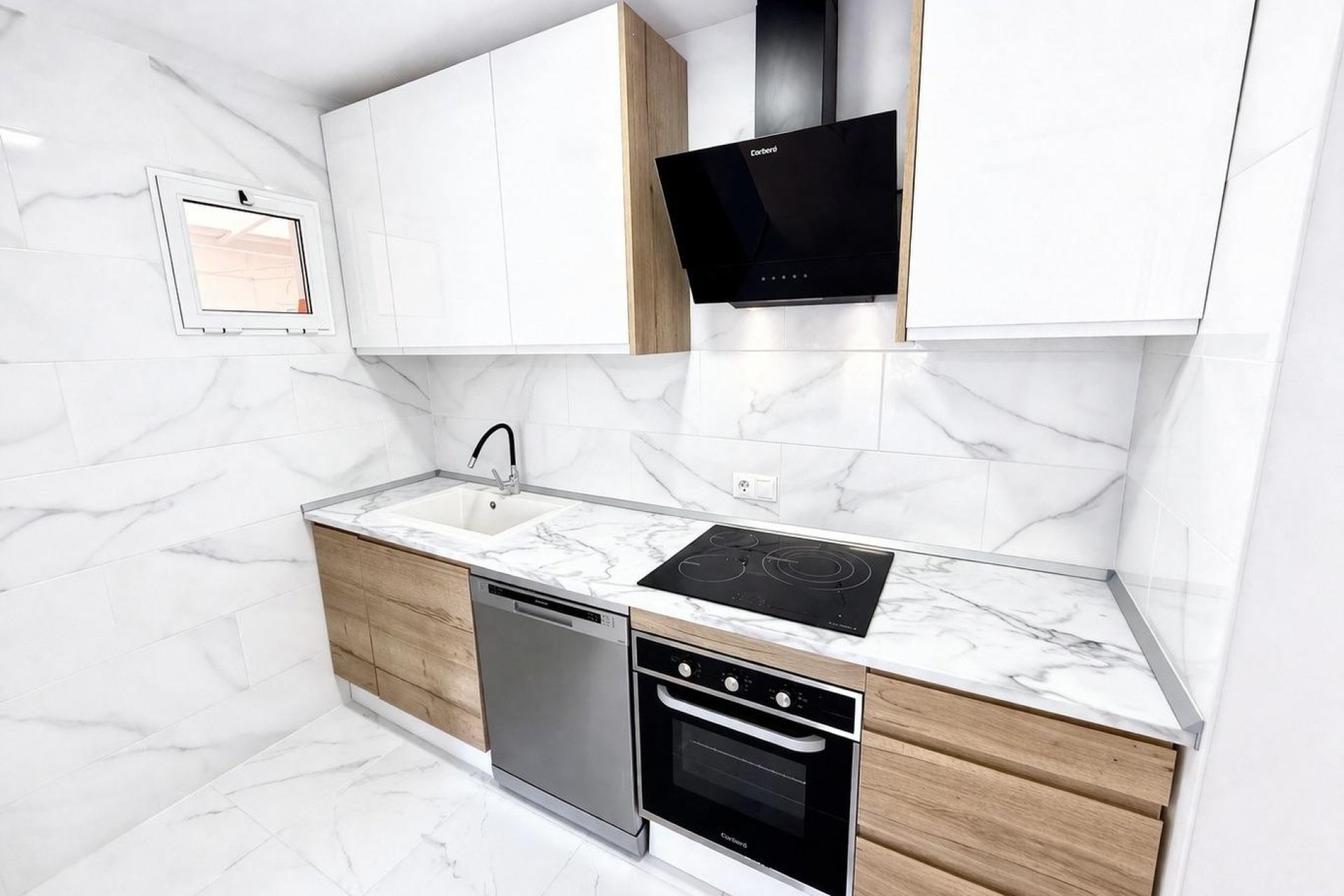 Resale - Apartment / Flat * - Torrevieja * - Parque de las Naciones *