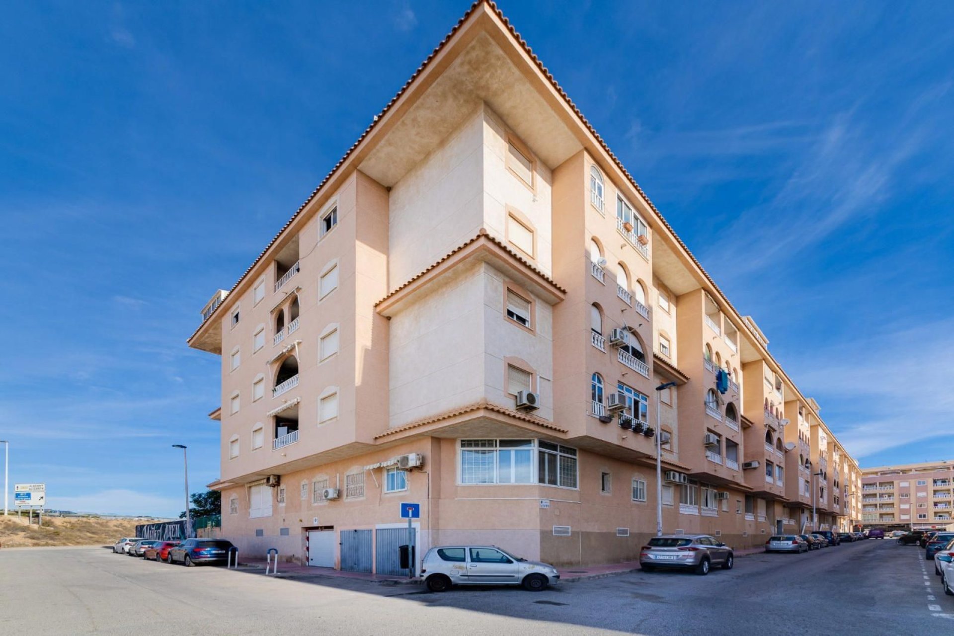 Resale - Apartment / Flat * - Torrevieja * - Parque de las Naciones *
