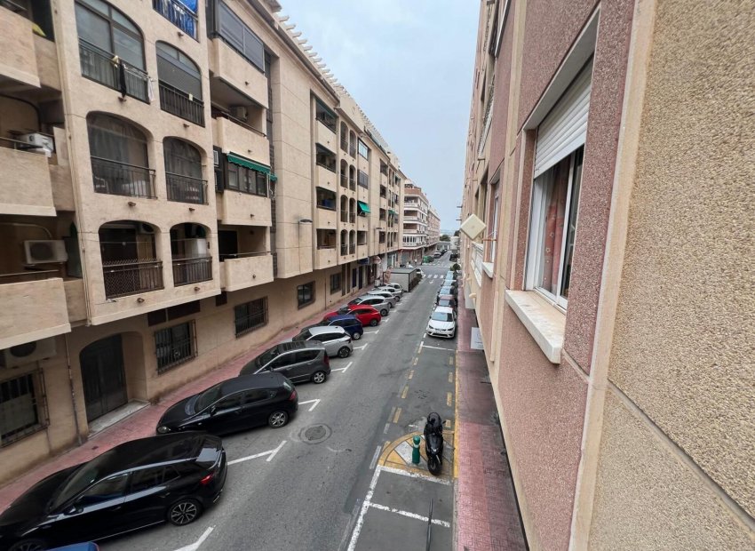 Resale - Apartment / Flat * - Torrevieja * - Parque de las Naciones *