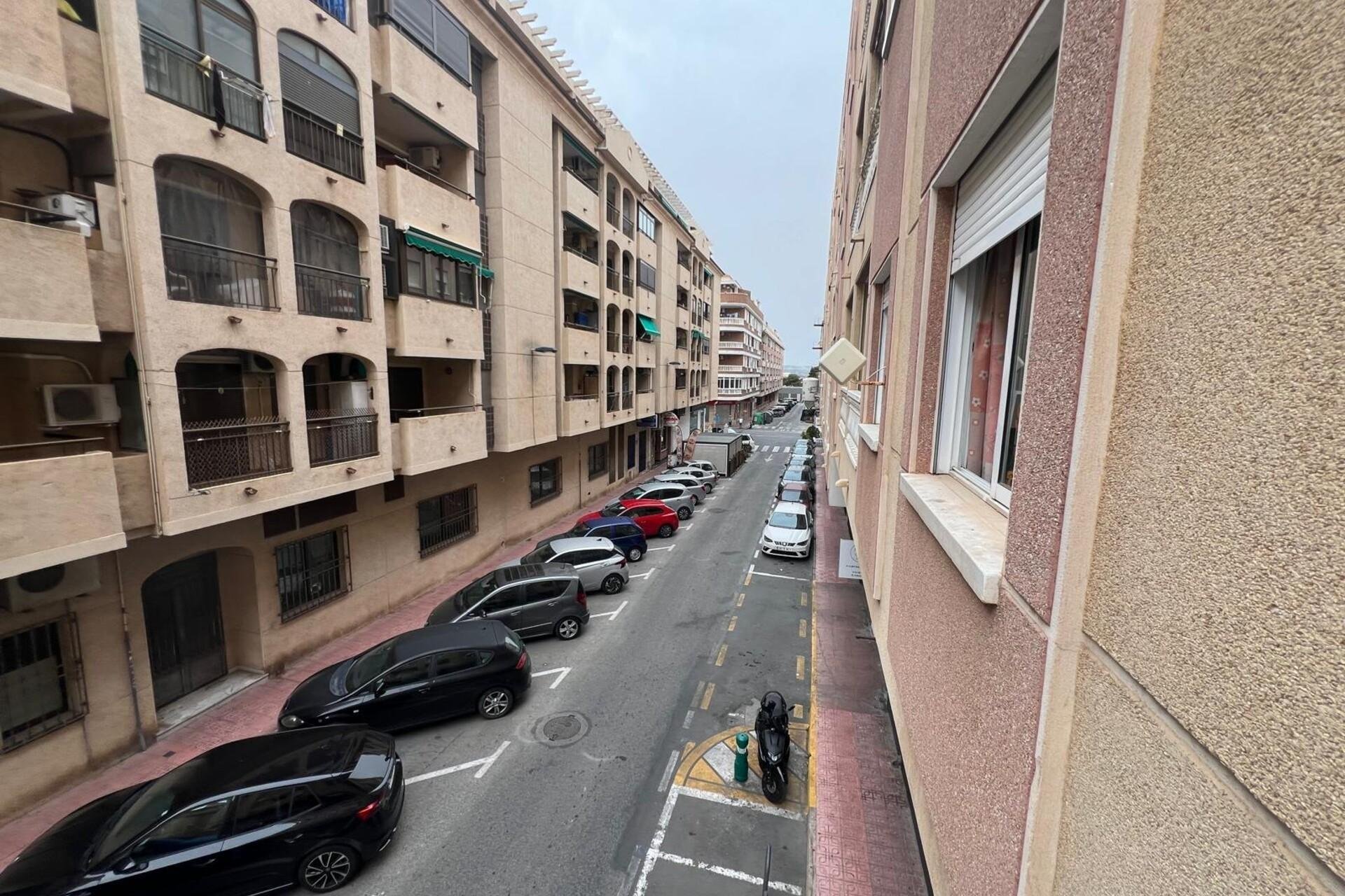 Resale - Apartment / Flat * - Torrevieja * - Parque de las Naciones *