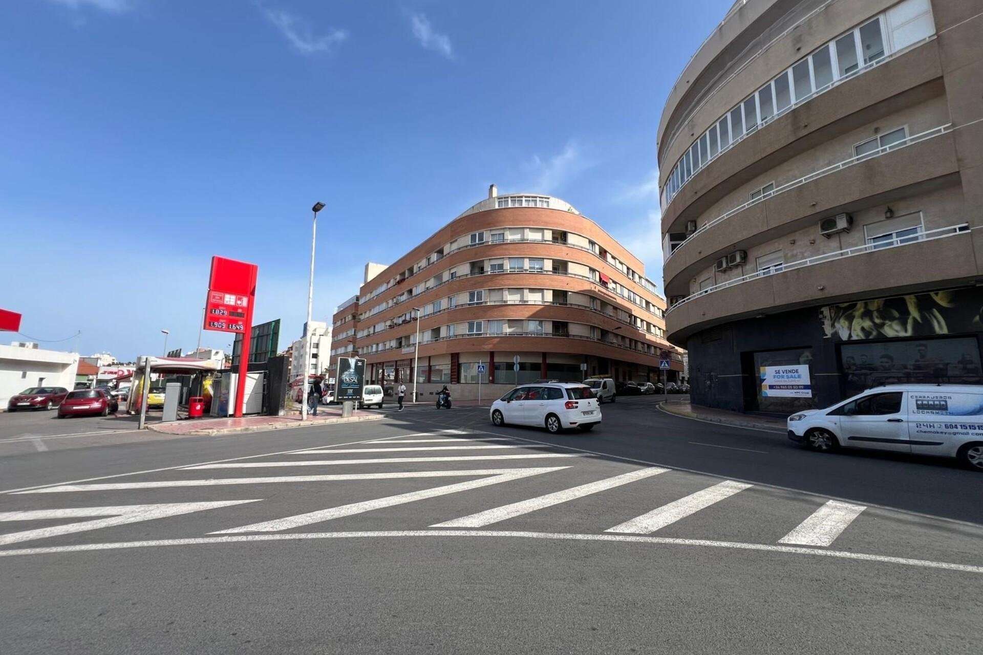 Resale - Apartment / Flat * - Torrevieja * - Parque de las Naciones *