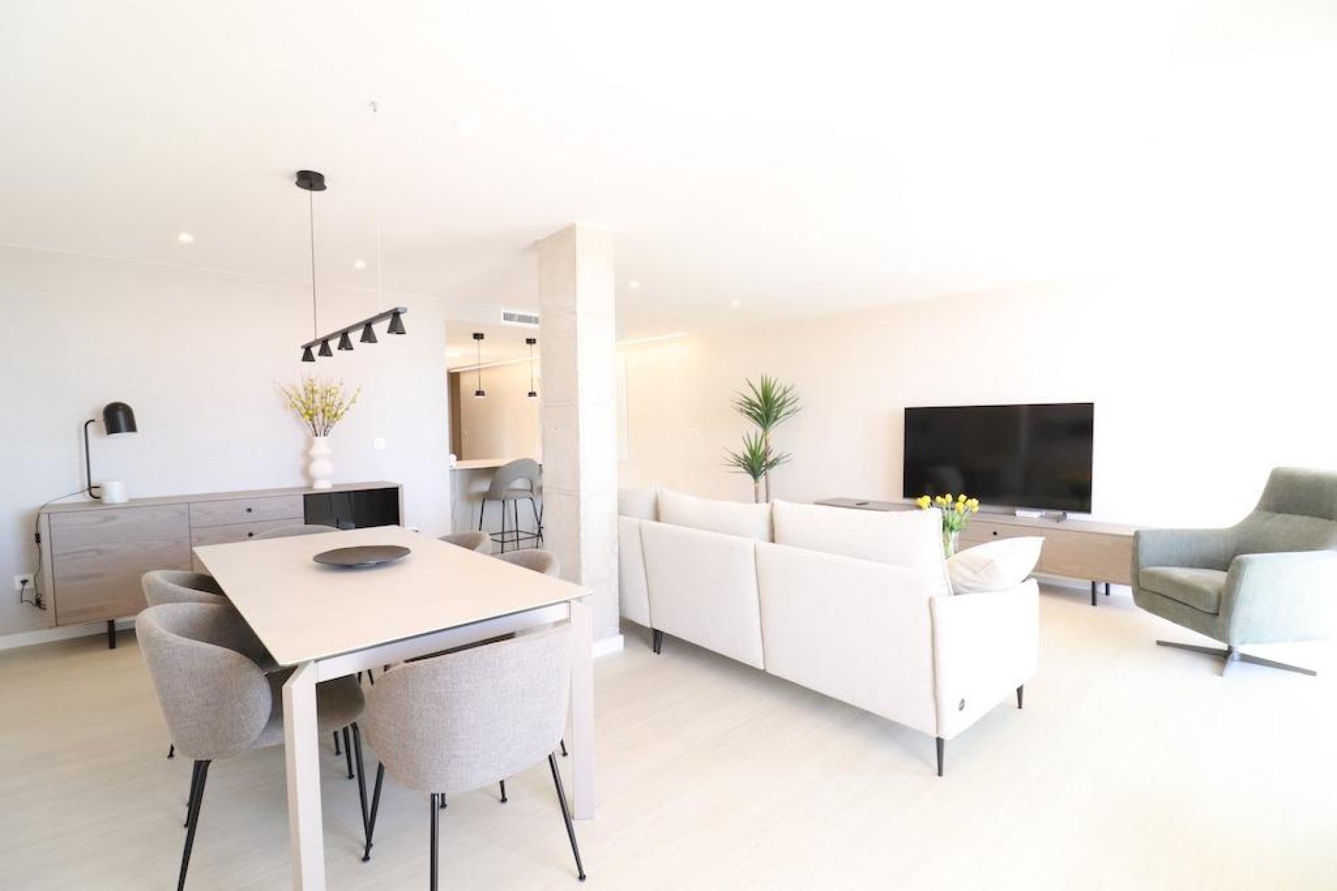 Resale - Apartment / flat - Torrevieja - Paseo maritimo