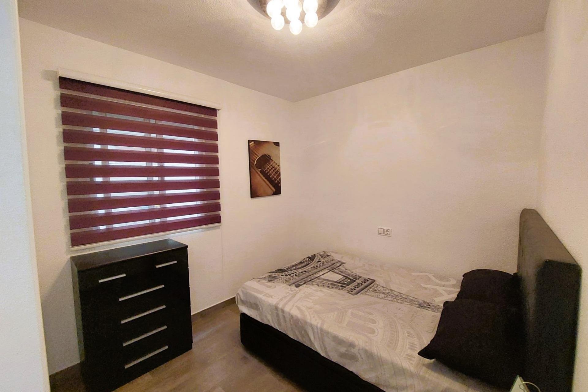 Resale - Apartment / flat - Torrevieja - Paseo maritimo